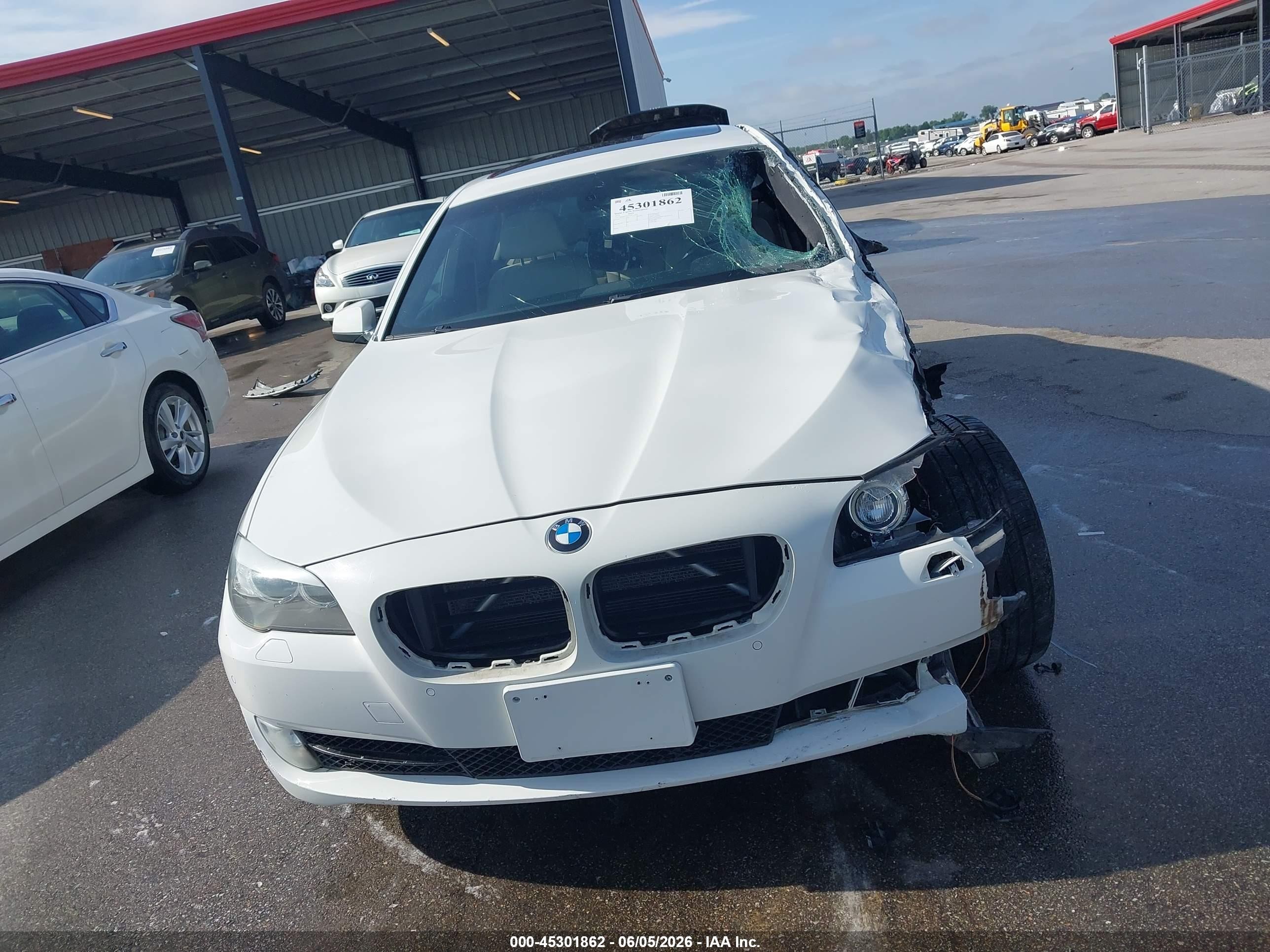 2012 Bmw 535i Xdrive White vin: WBAFU7C57CDU57042