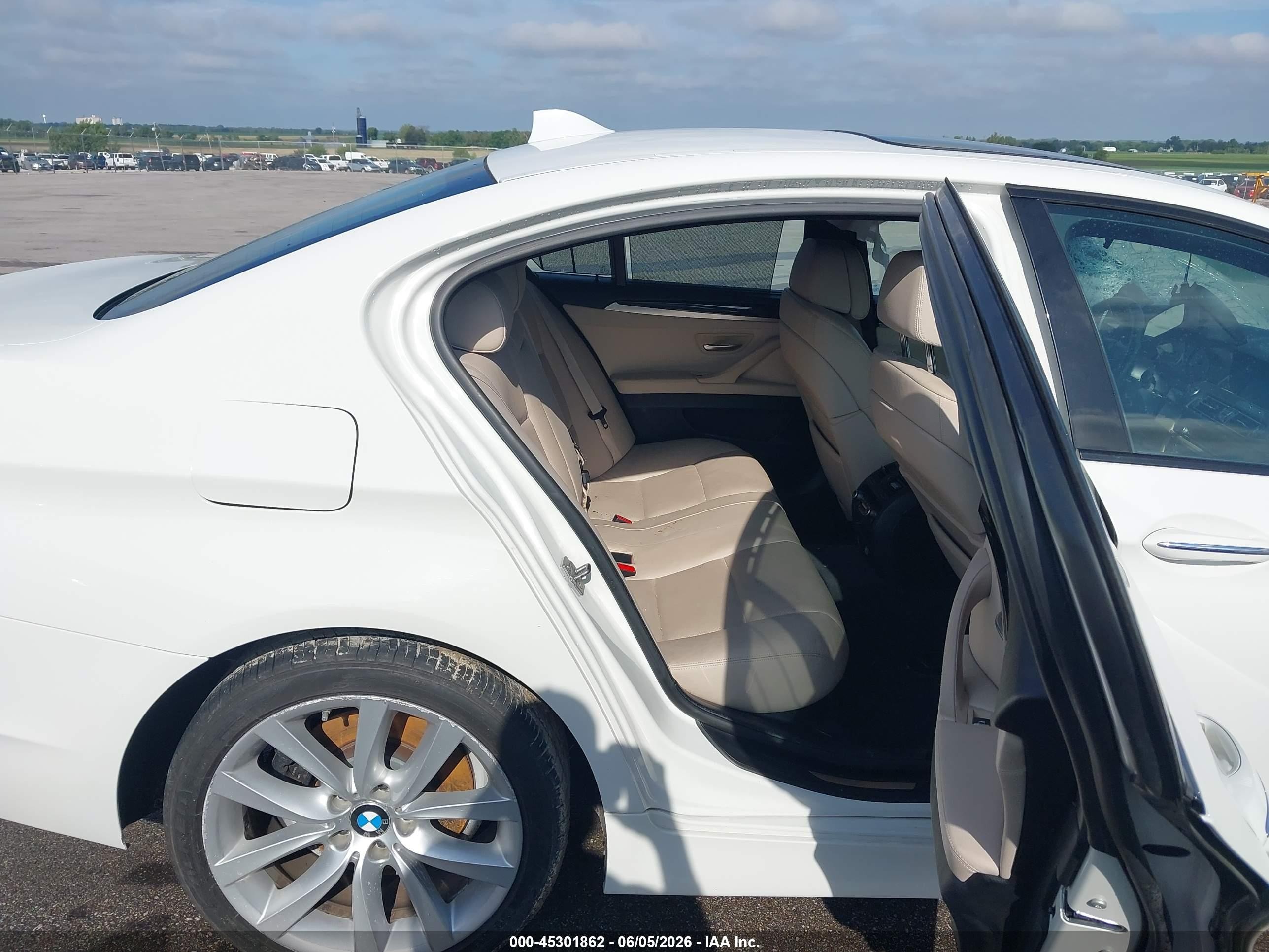 2012 Bmw 535i Xdrive White vin: WBAFU7C57CDU57042