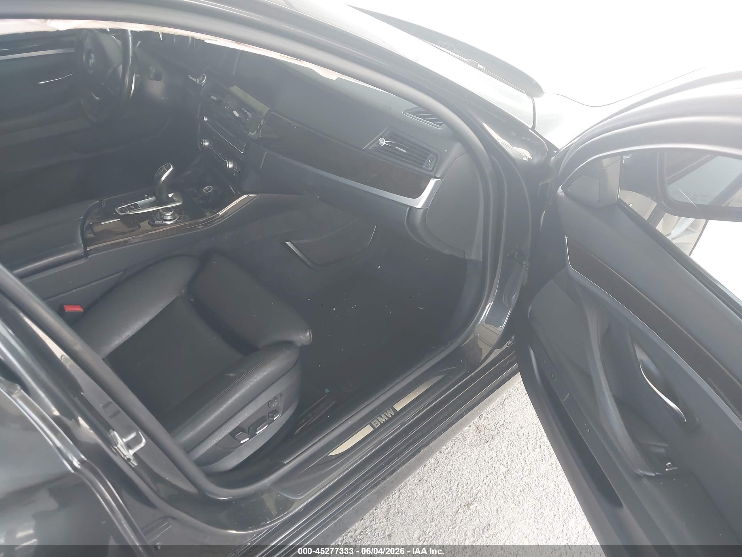 2011 Bmw 535i Xdrive Серый vin: WBAFU7C58BC872827
