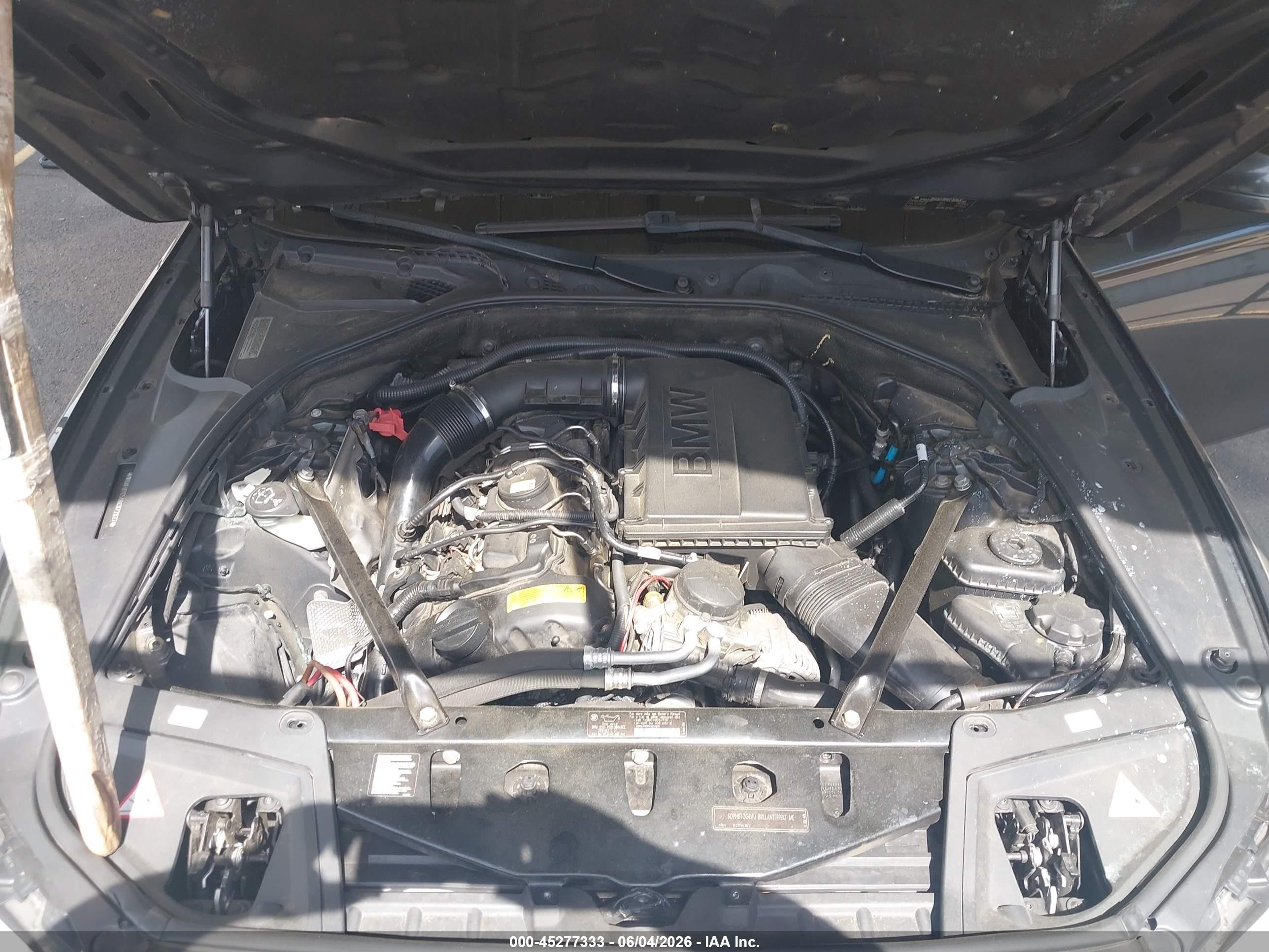 2011 Bmw 535i Xdrive Серый vin: WBAFU7C58BC872827