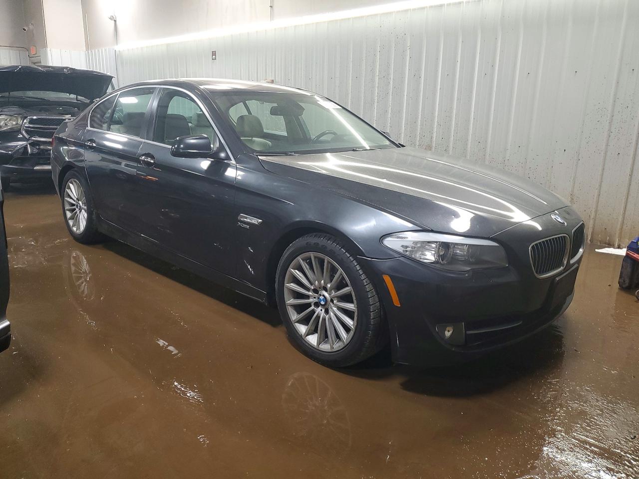 2011 Bmw 535 Xi Серый vin: WBAFU7C58BC873220
