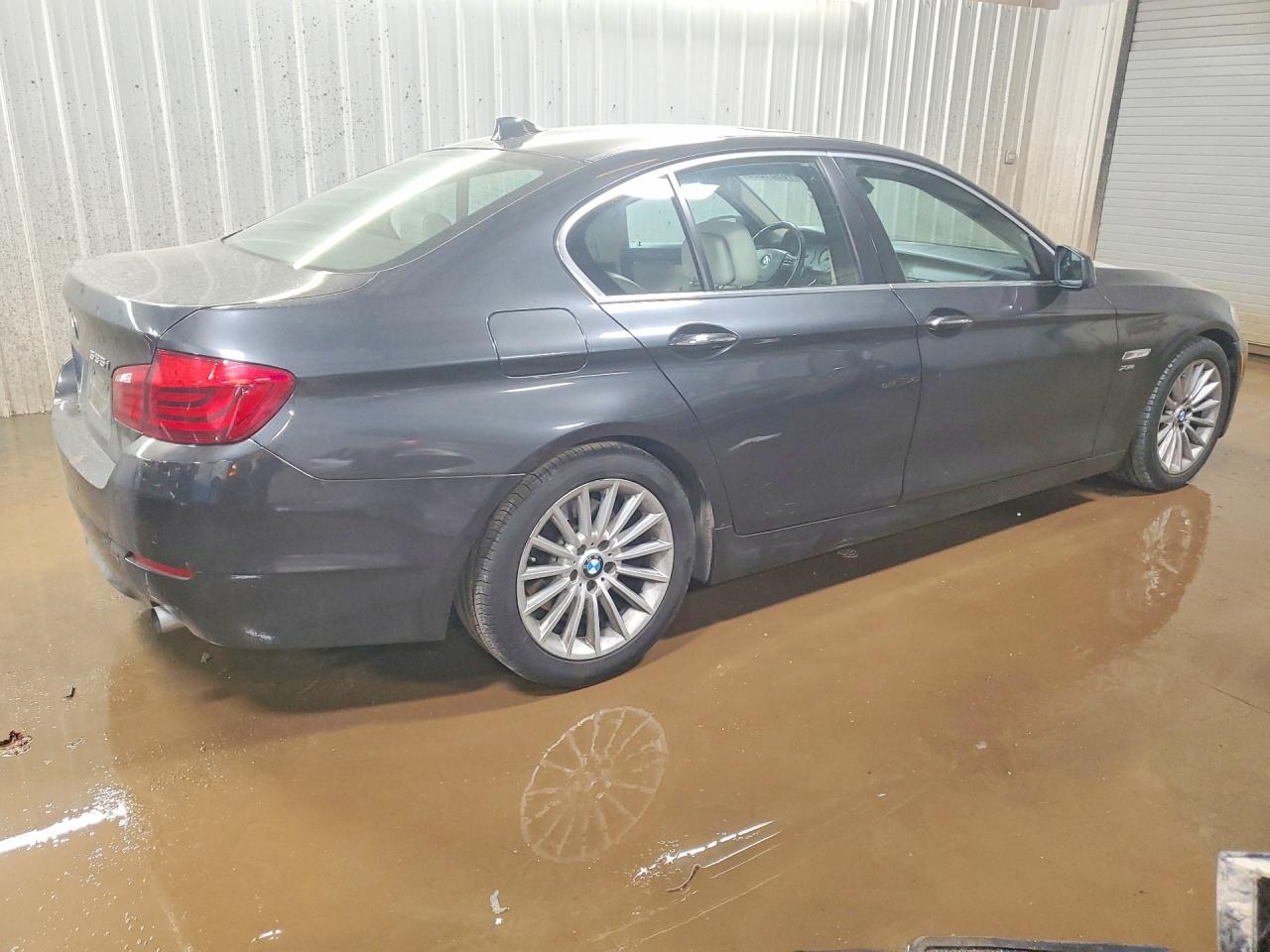 2011 Bmw 535 Xi Серый vin: WBAFU7C58BC873220