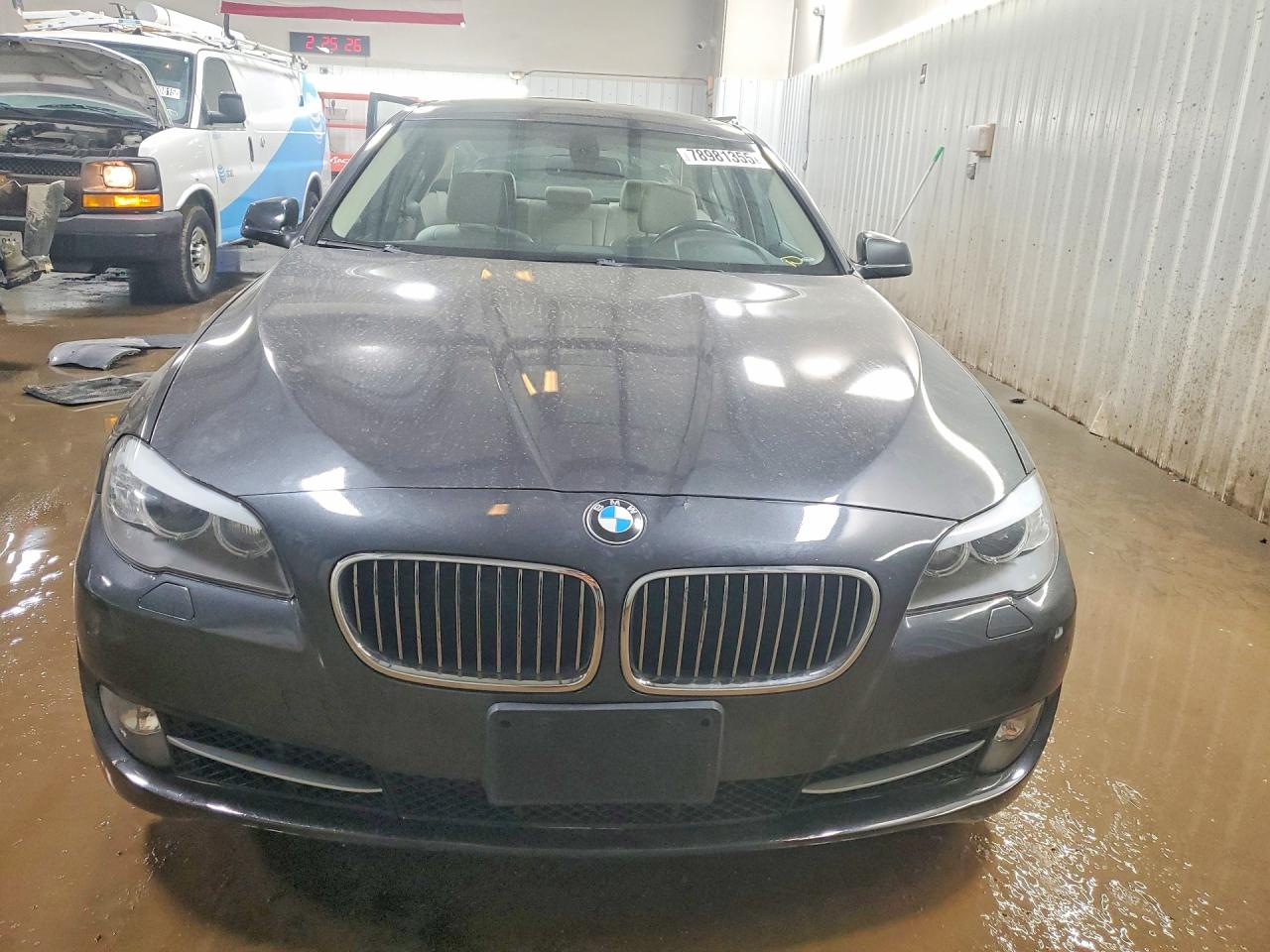 2011 Bmw 535 Xi Серый vin: WBAFU7C58BC873220