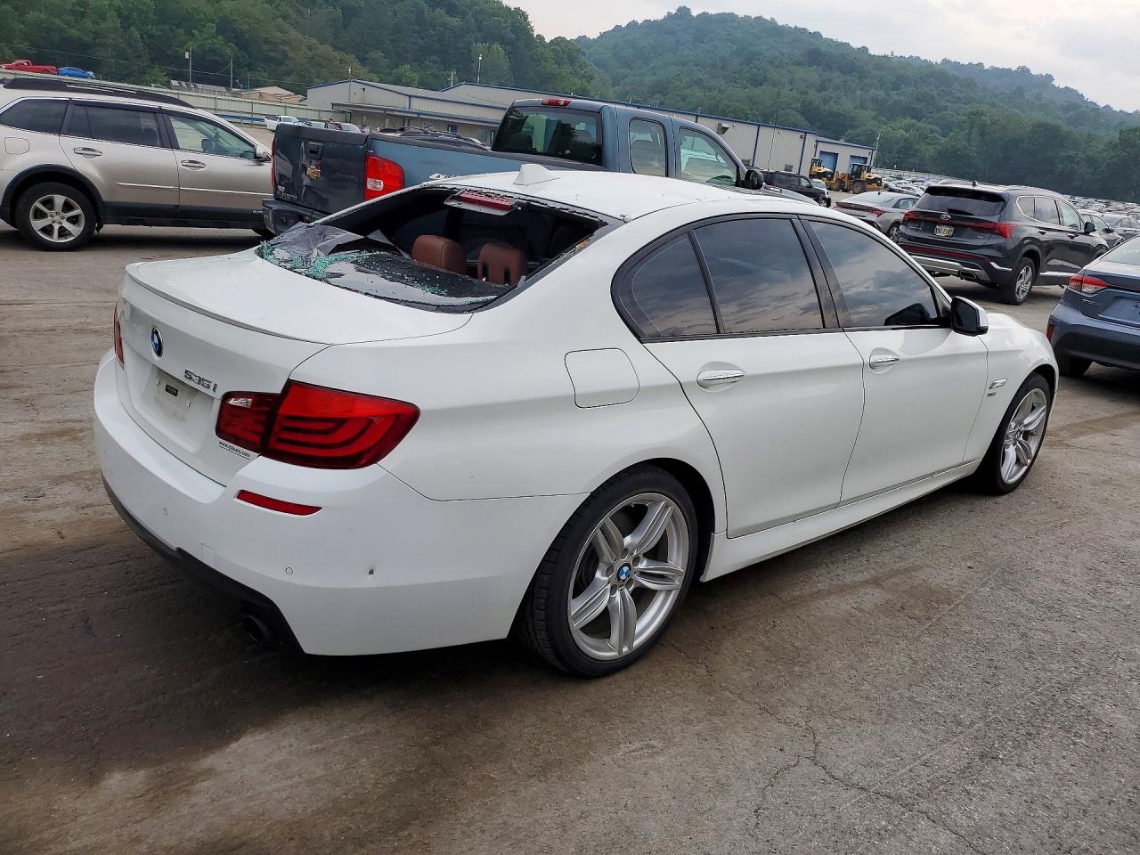 2011 Bmw 535 Xi White vin: WBAFU7C58BDU55959