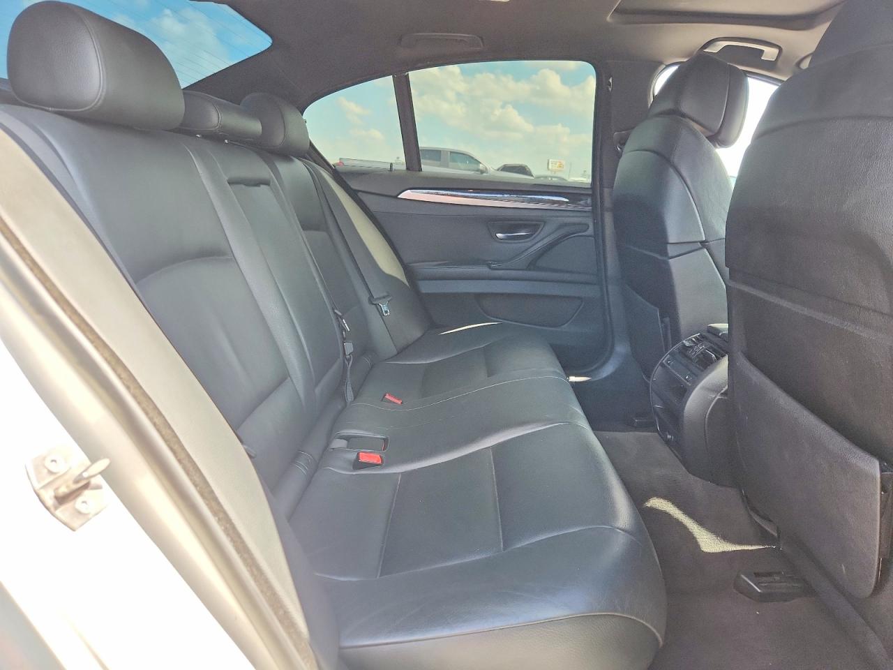 2013 Bmw 535 Xi White vin: WBAFU7C58DDU67449