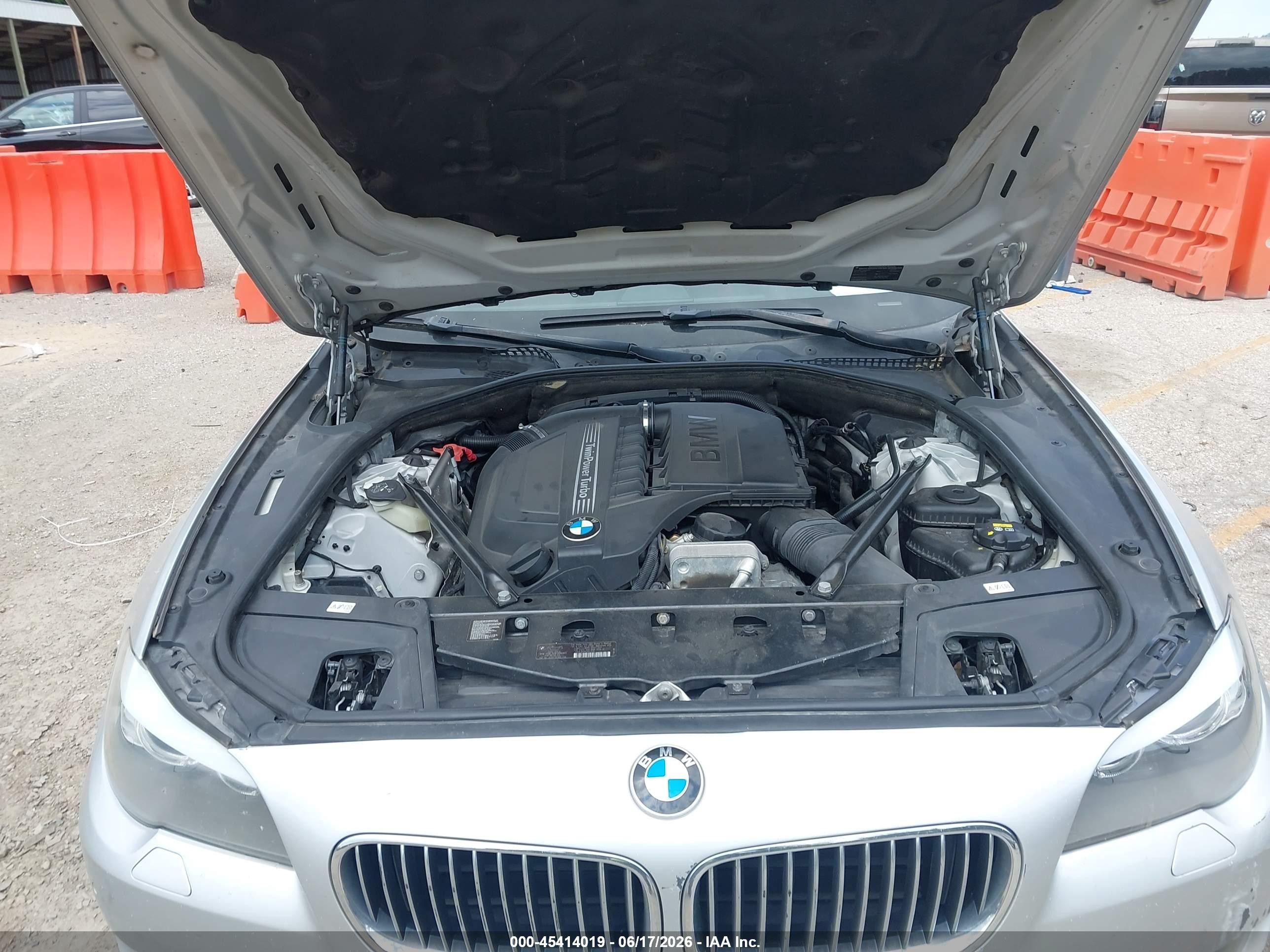 2013 Bmw 535i Xdrive Silver vin: WBAFU7C58DDU77902
