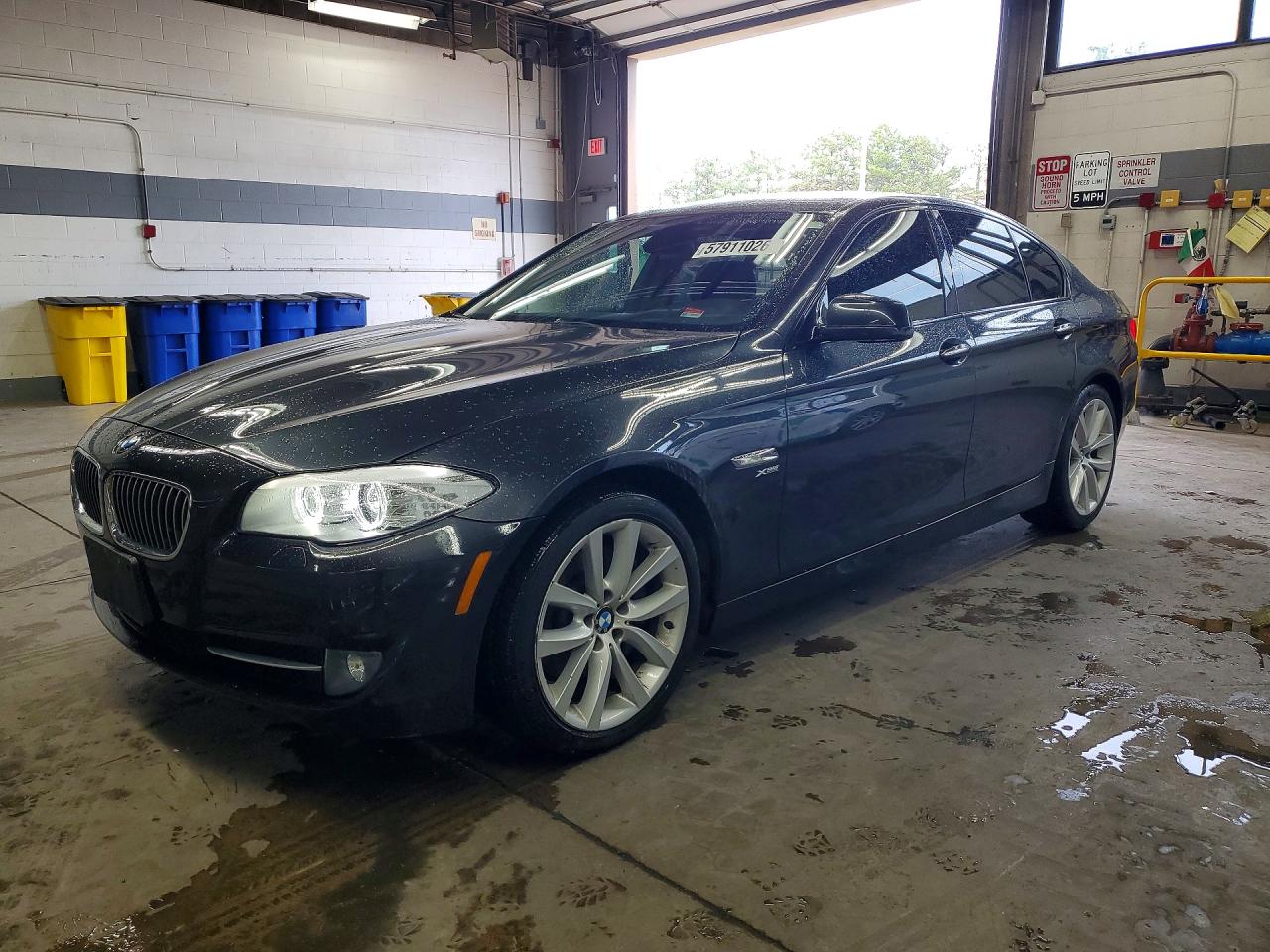 2011 Bmw 535 Xi Серый vin: WBAFU7C59BC873209