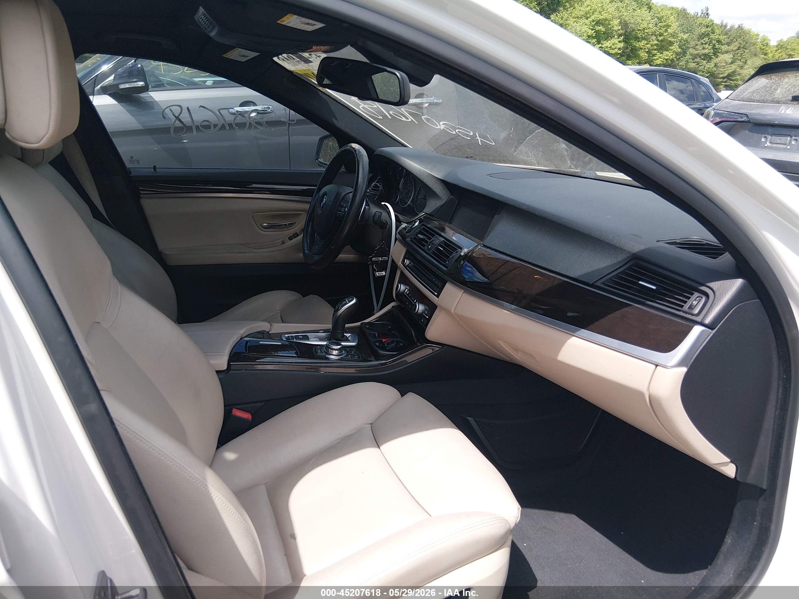 2012 Bmw 535i Xdrive White vin: WBAFU7C59CDU62680