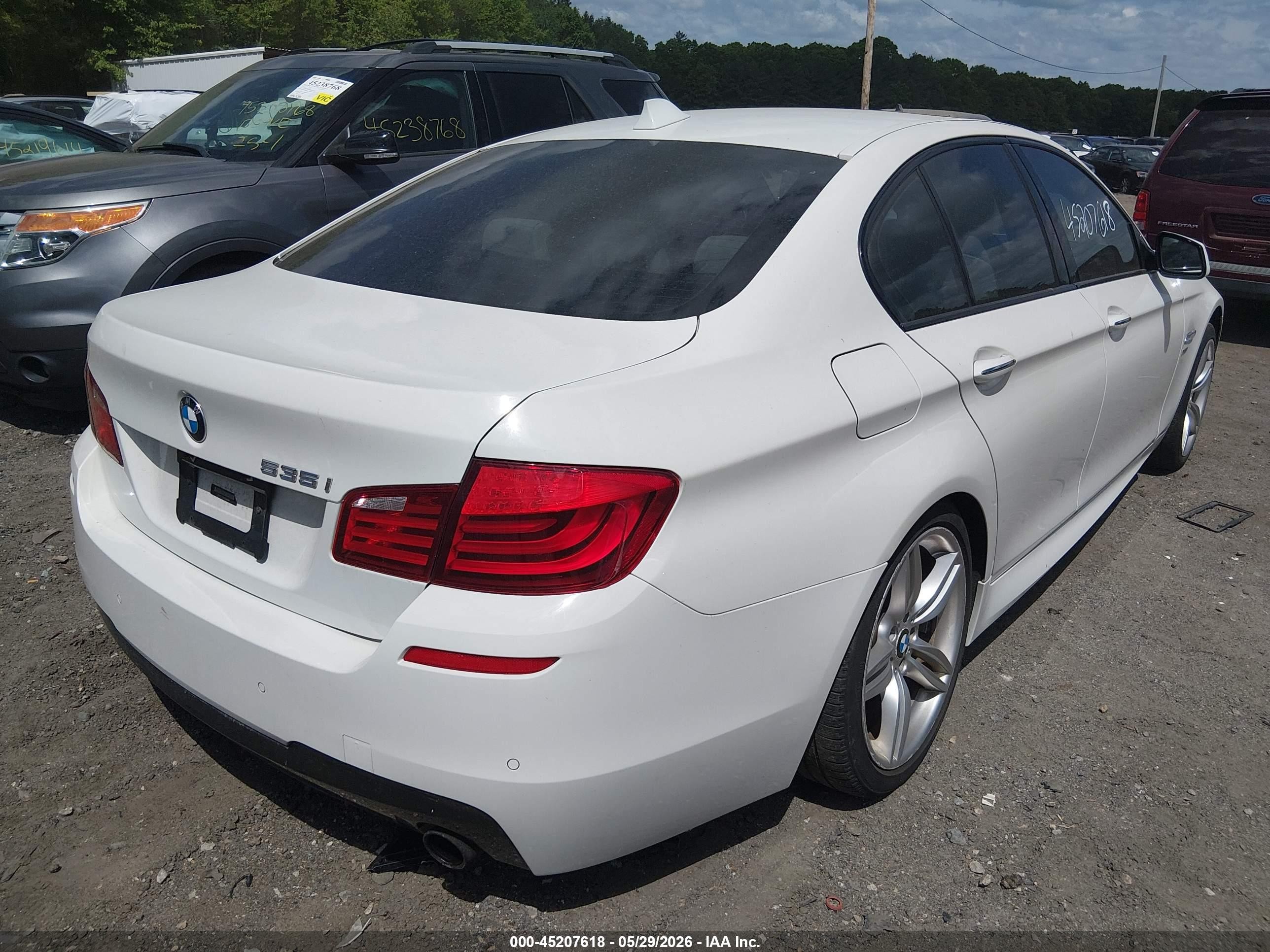 2012 Bmw 535i Xdrive White vin: WBAFU7C59CDU62680
