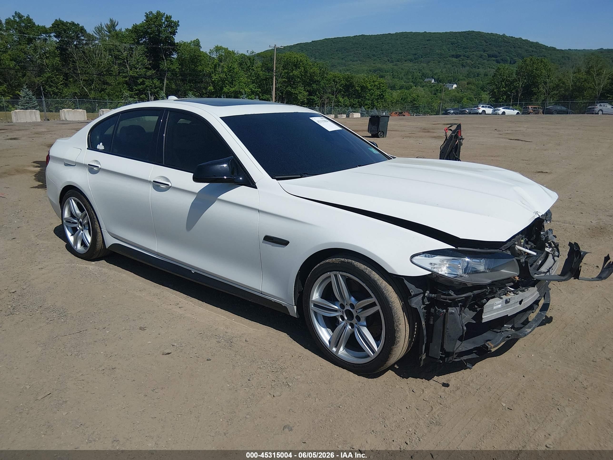 2012 Bmw 535i Xdrive White vin: WBAFU7C5XCDU59318