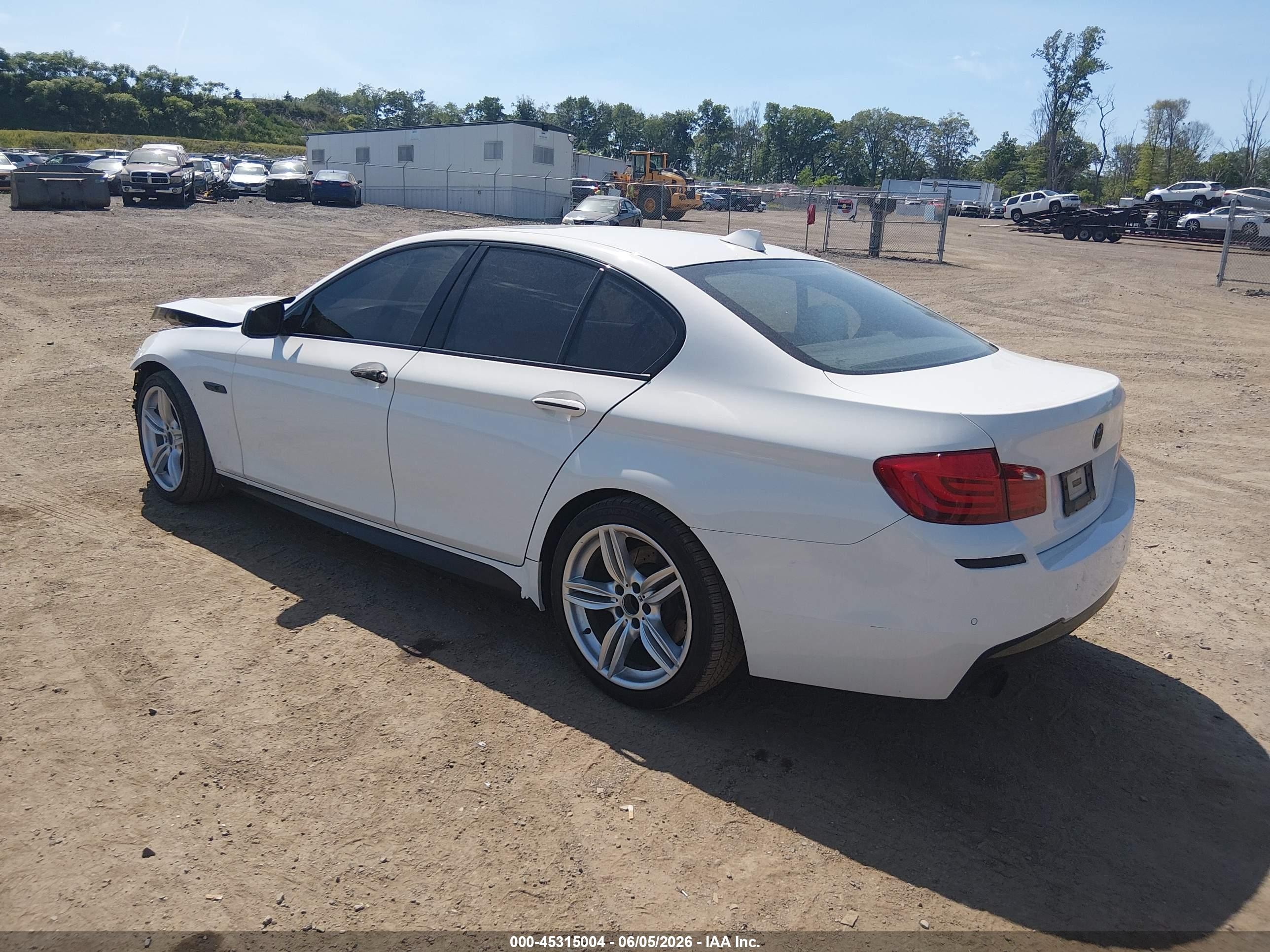 2012 Bmw 535i Xdrive White vin: WBAFU7C5XCDU59318