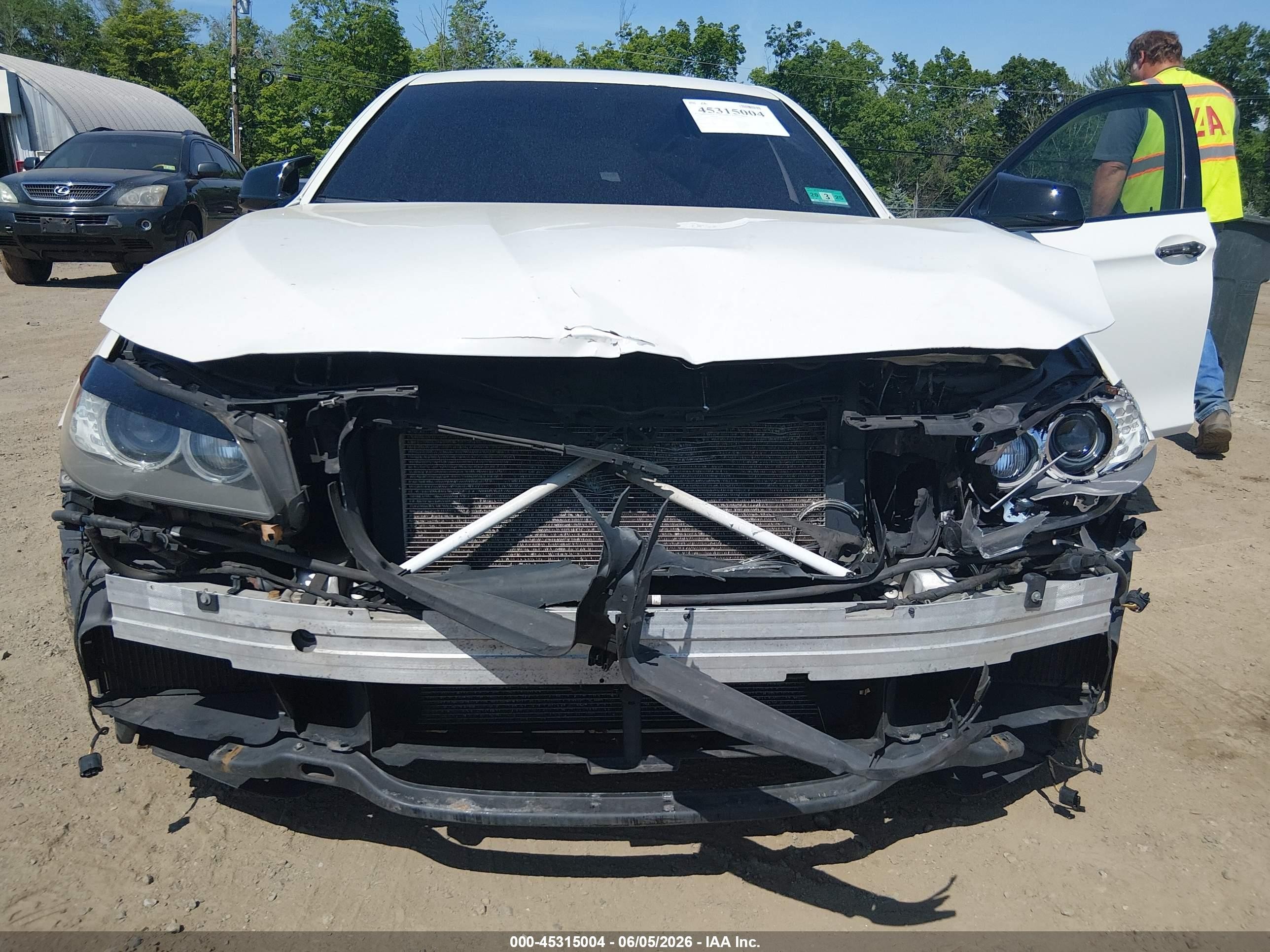 2012 Bmw 535i Xdrive White vin: WBAFU7C5XCDU59318