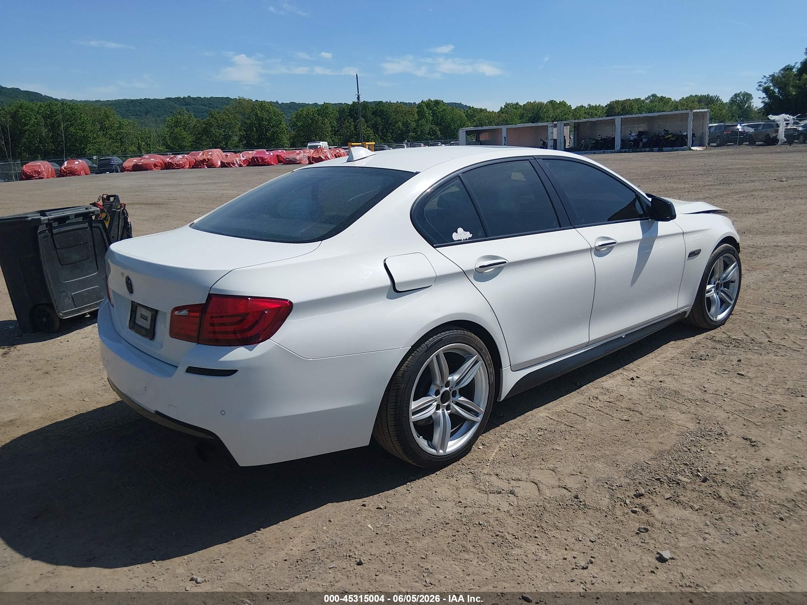 2012 Bmw 535i Xdrive White vin: WBAFU7C5XCDU59318