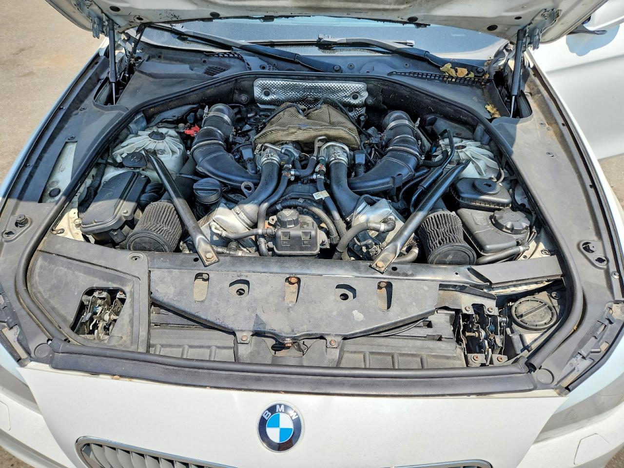 2011 Bmw 550 Xi White vin: WBAFU9C51BC786741