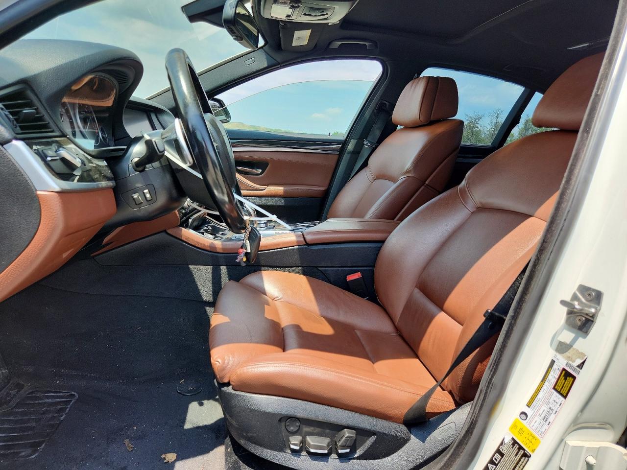 2011 Bmw 550 Xi White vin: WBAFU9C51BC786741