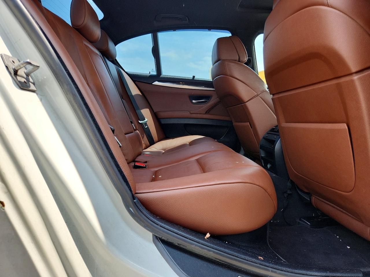 2011 Bmw 550 Xi White vin: WBAFU9C51BC786741