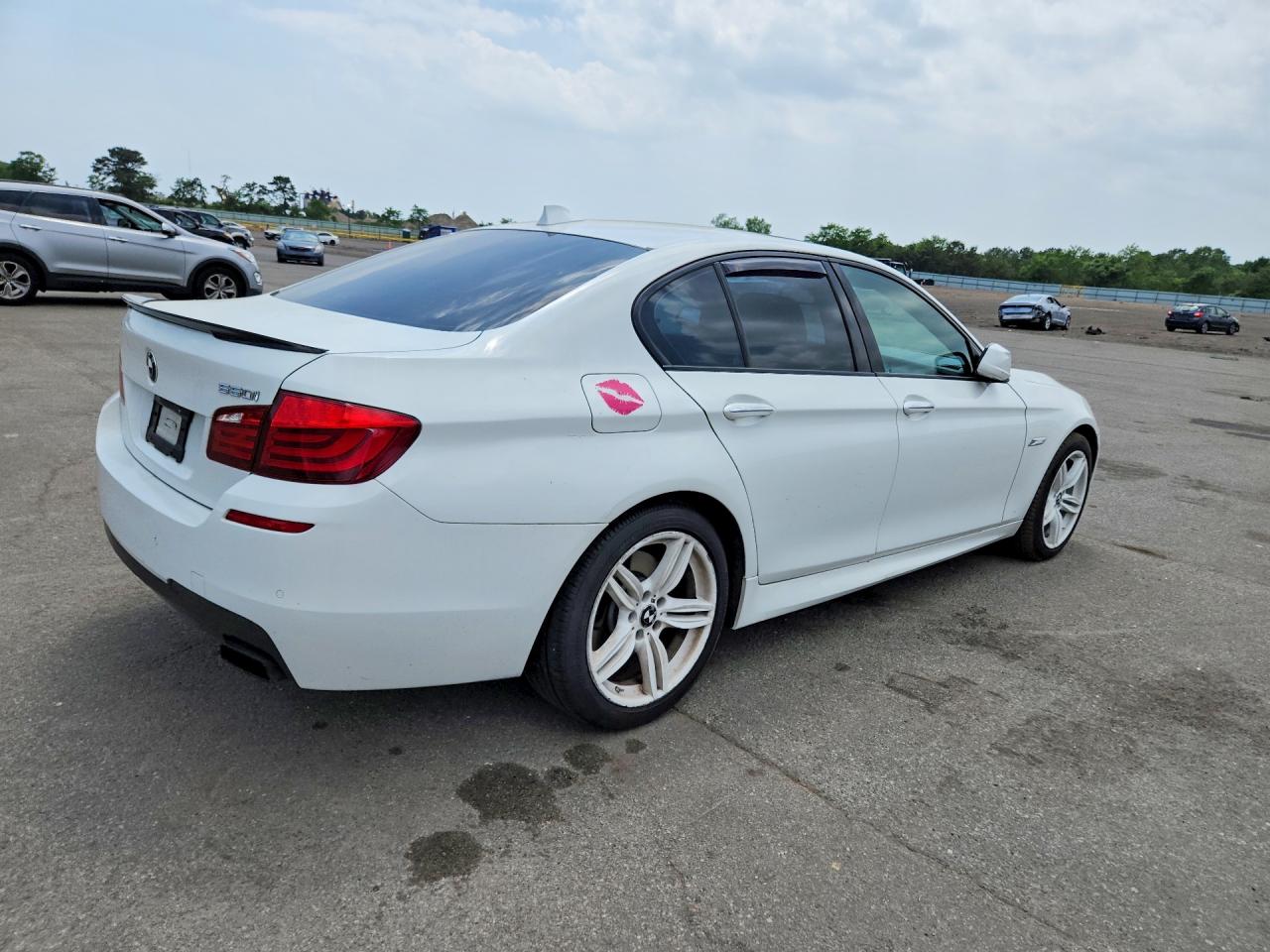2011 Bmw 550 Xi White vin: WBAFU9C51BC786741