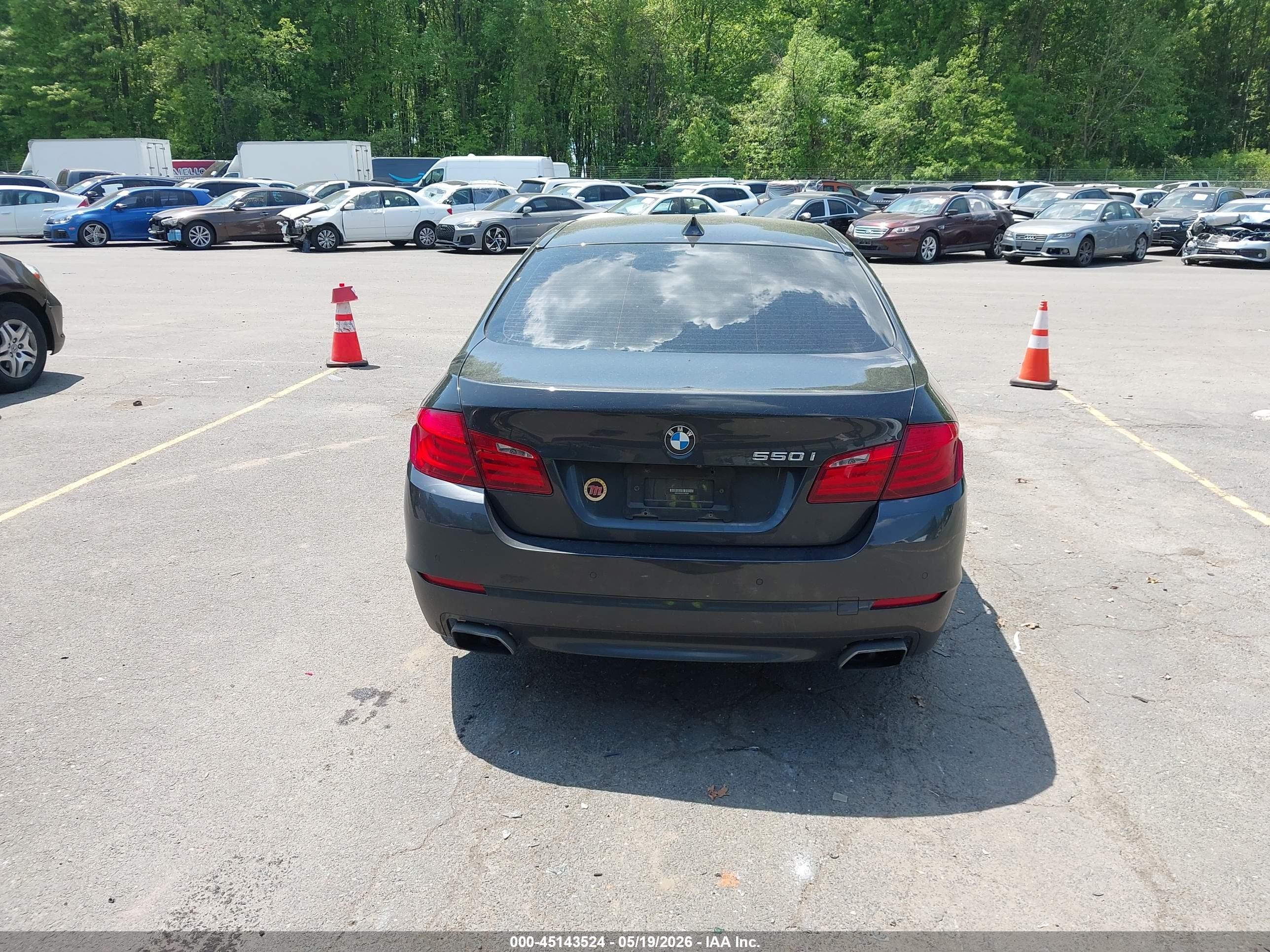 2012 Bmw 550i Xdrive Серый vin: WBAFU9C51CC787597