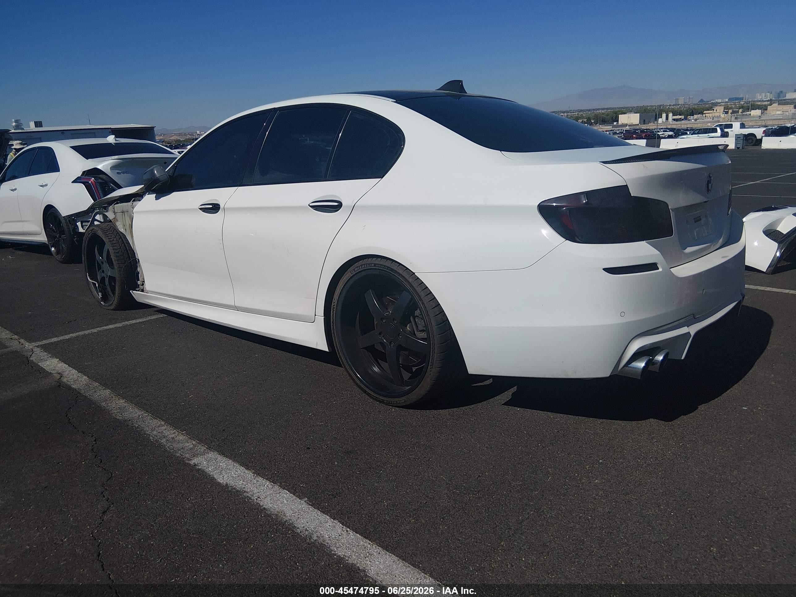 2011 Bmw 550i Xdrive White vin: WBAFU9C53BC784599