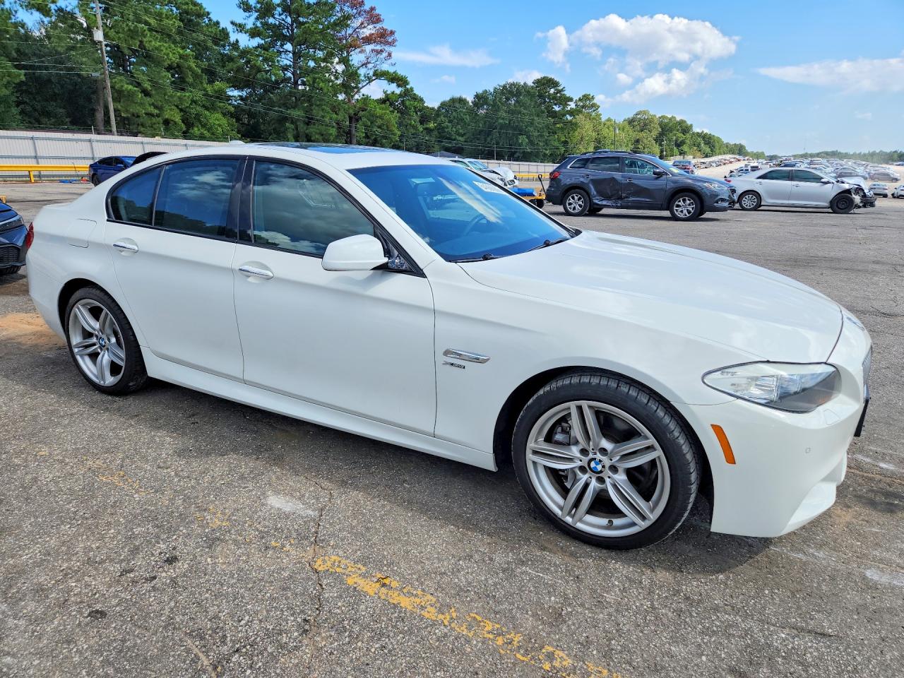 2011 Bmw 550 Xi White vin: WBAFU9C57BC786176