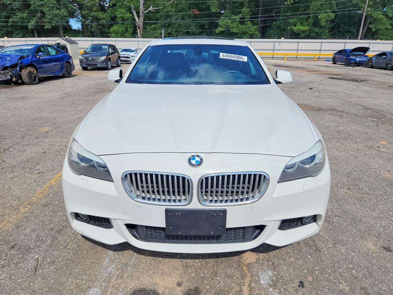 2011 Bmw 550 Xi White vin: WBAFU9C57BC786176