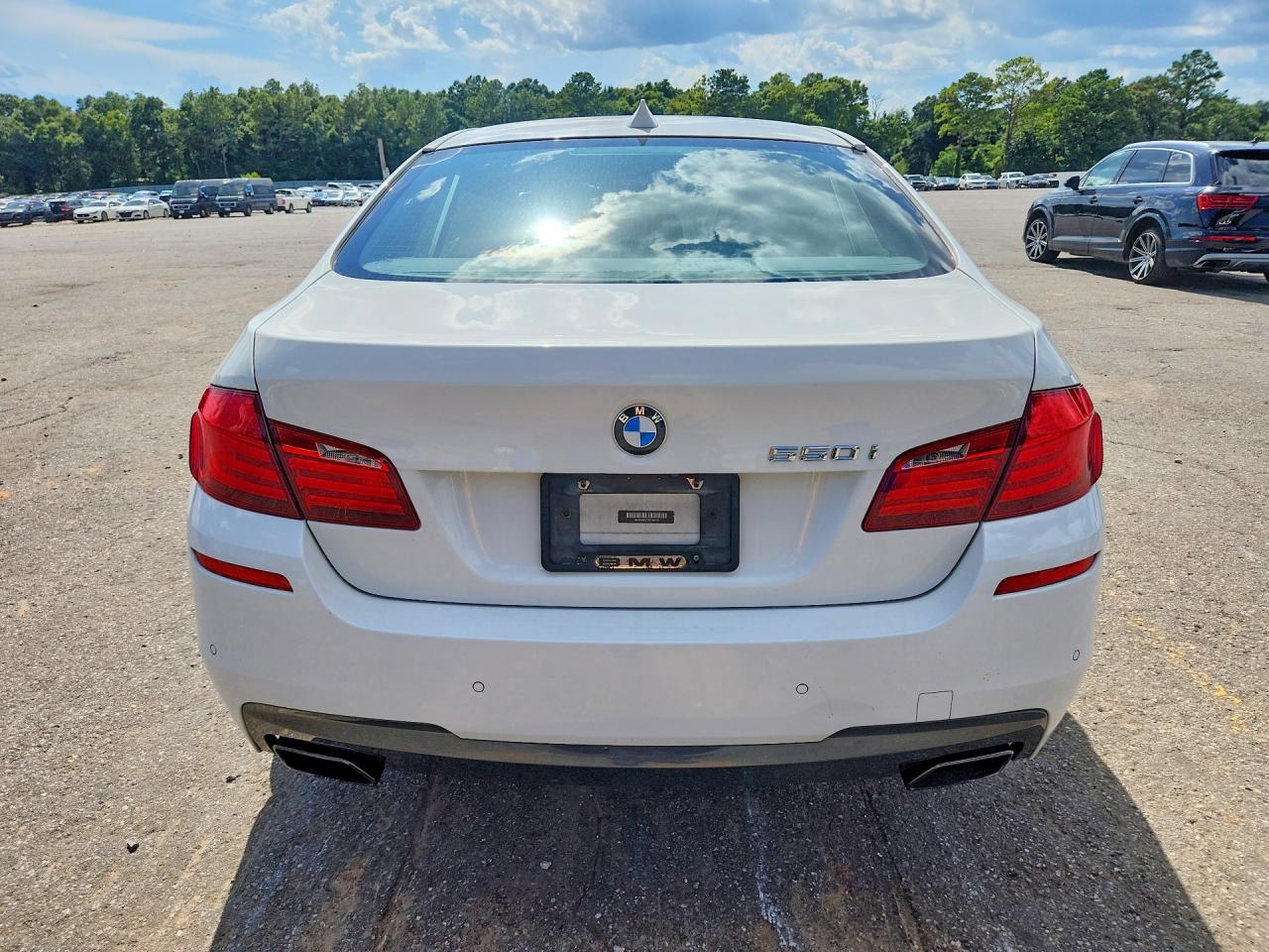 2011 Bmw 550 Xi White vin: WBAFU9C57BC786176