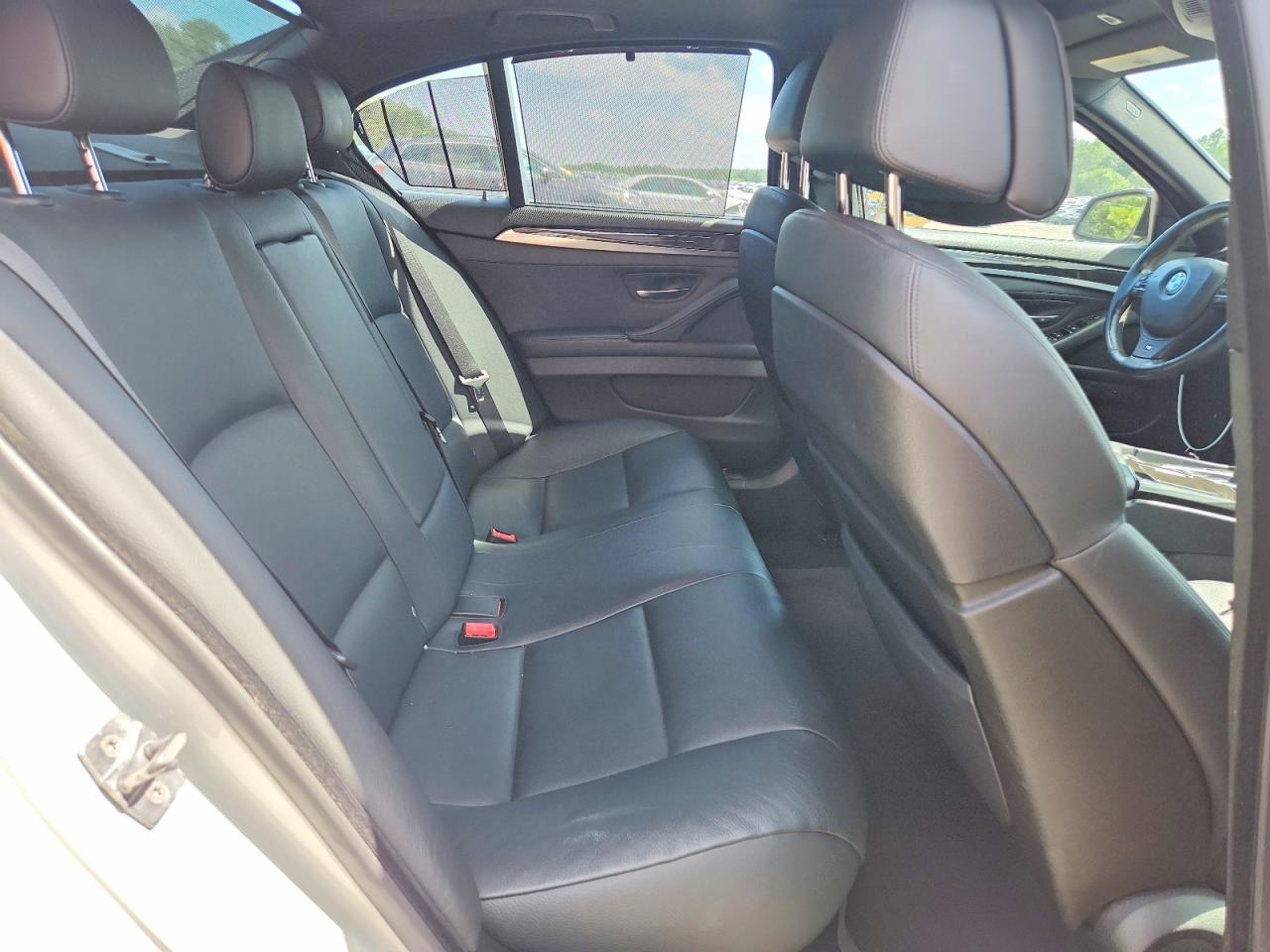 2011 Bmw 550 Xi White vin: WBAFU9C57BC786176