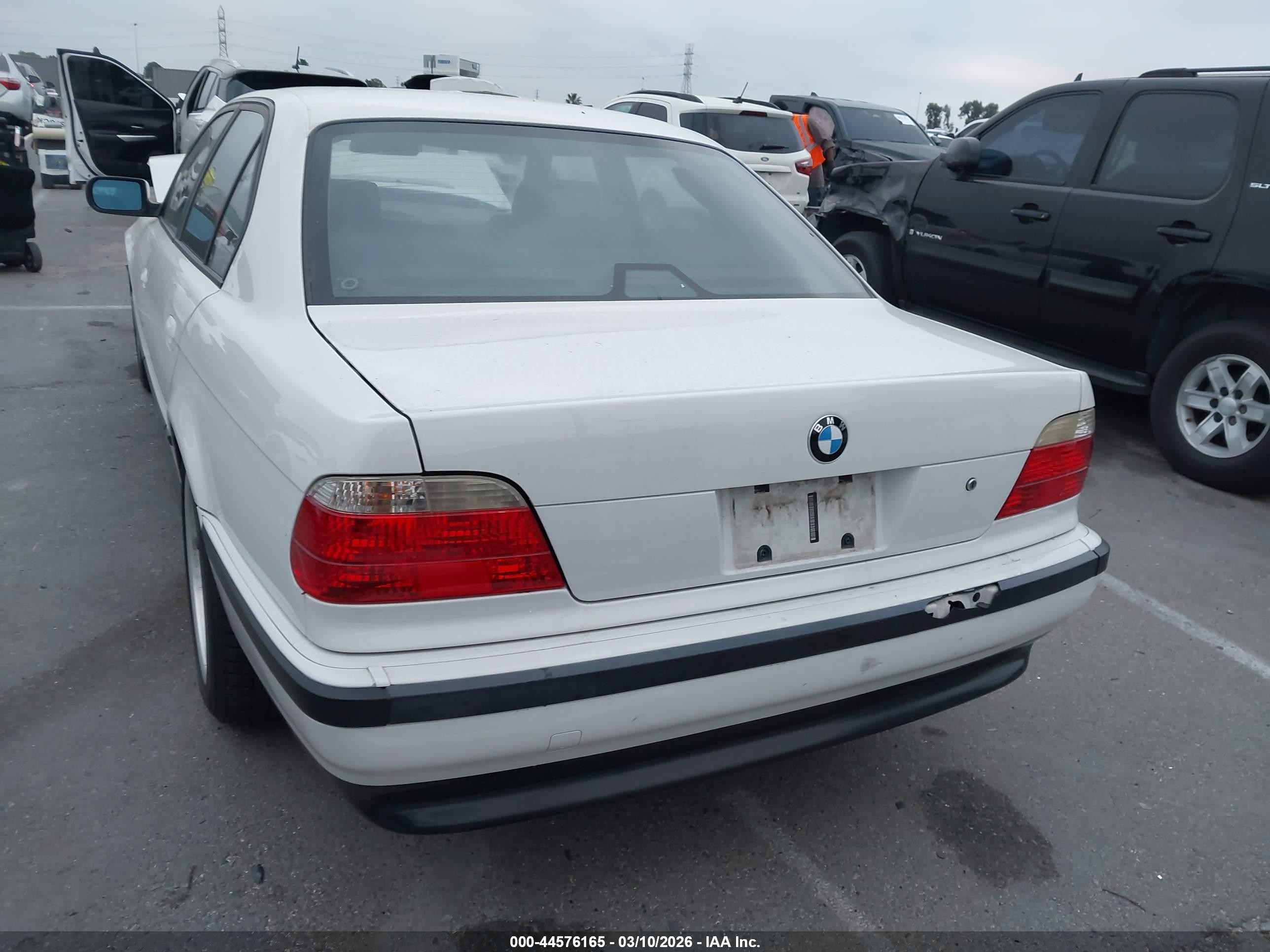2000 Bmw 740ia   White vin: WBAGG8341YDN77628