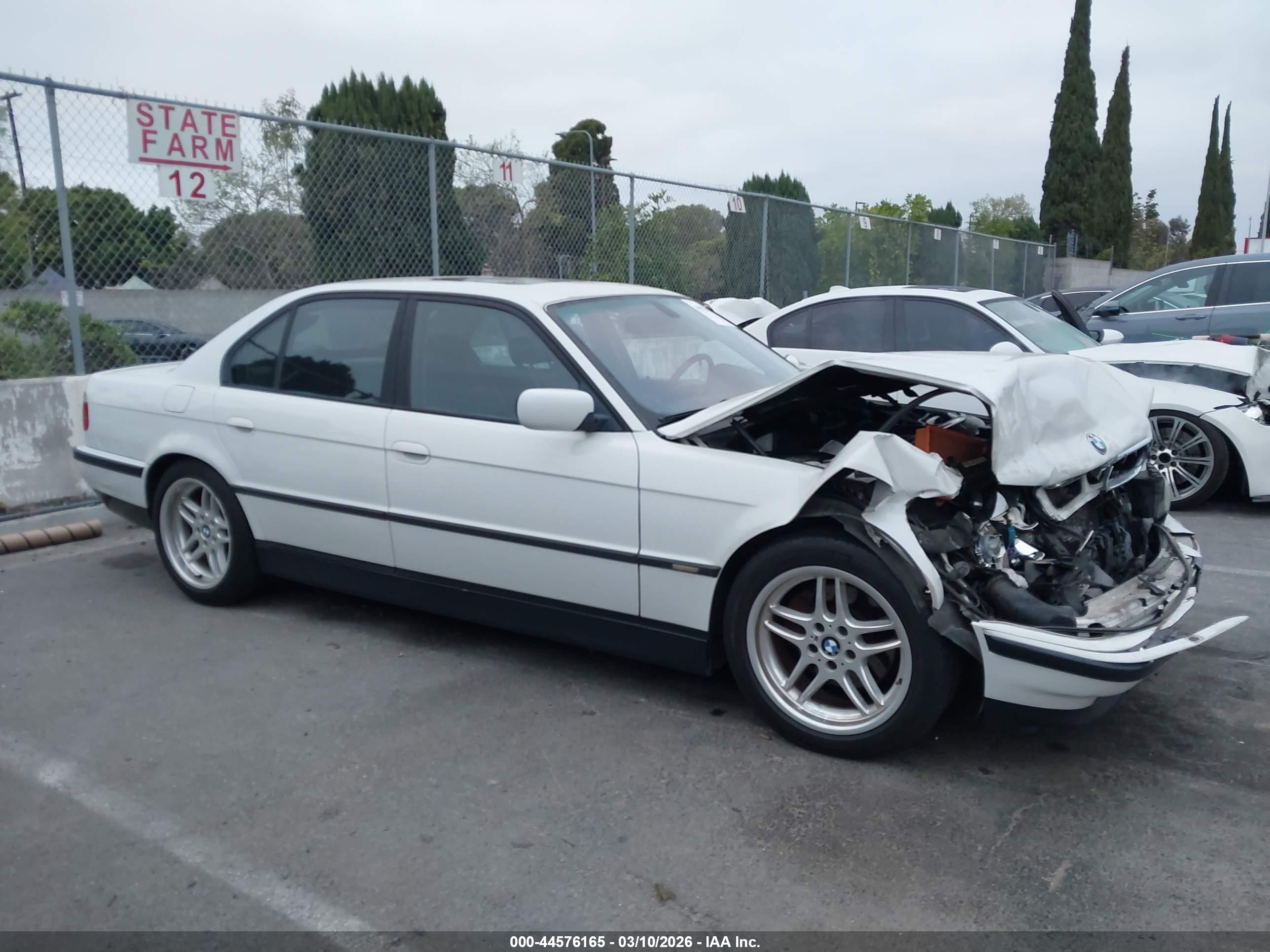2000 Bmw 740ia   White vin: WBAGG8341YDN77628
