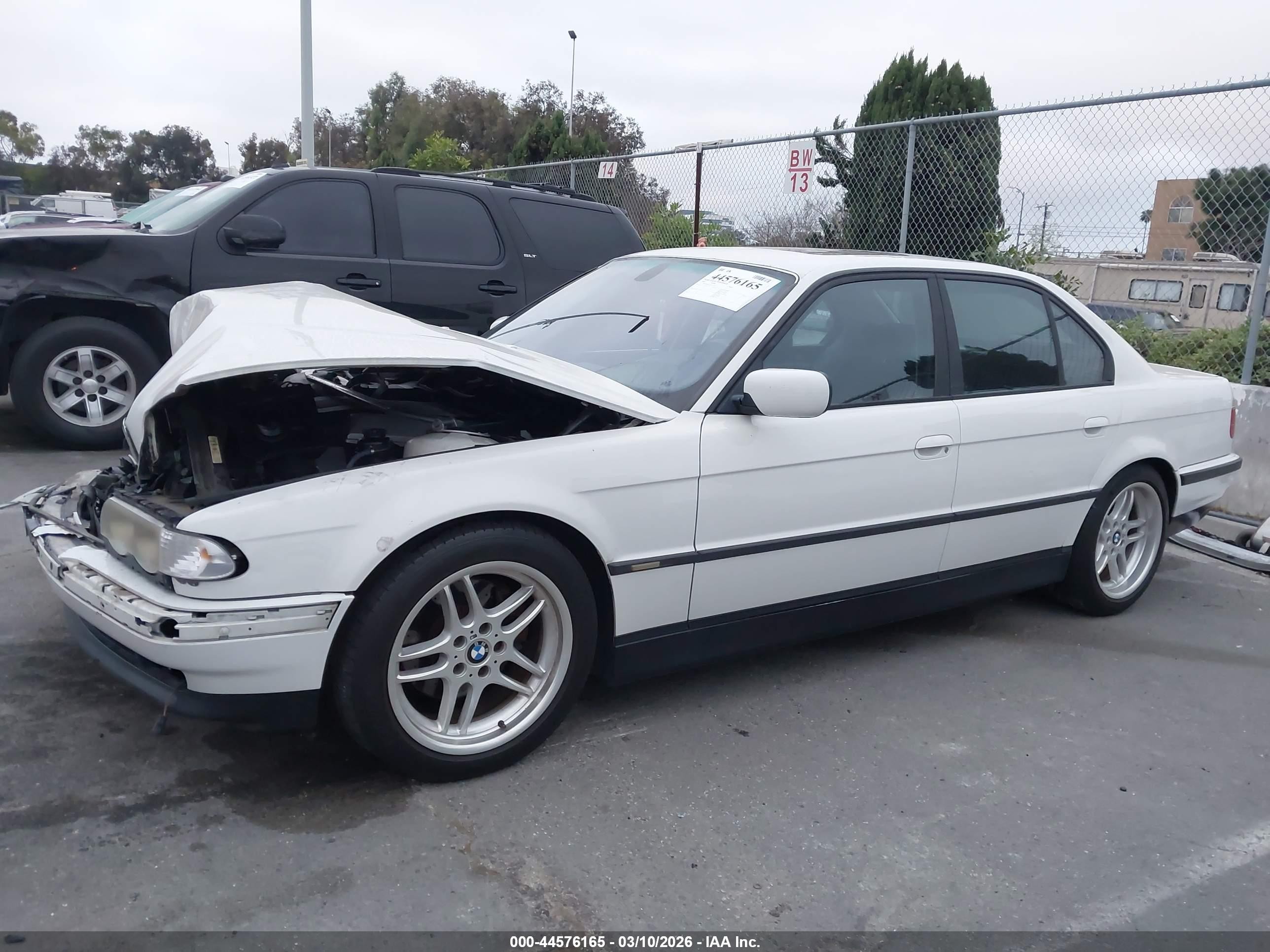 2000 Bmw 740ia   White vin: WBAGG8341YDN77628