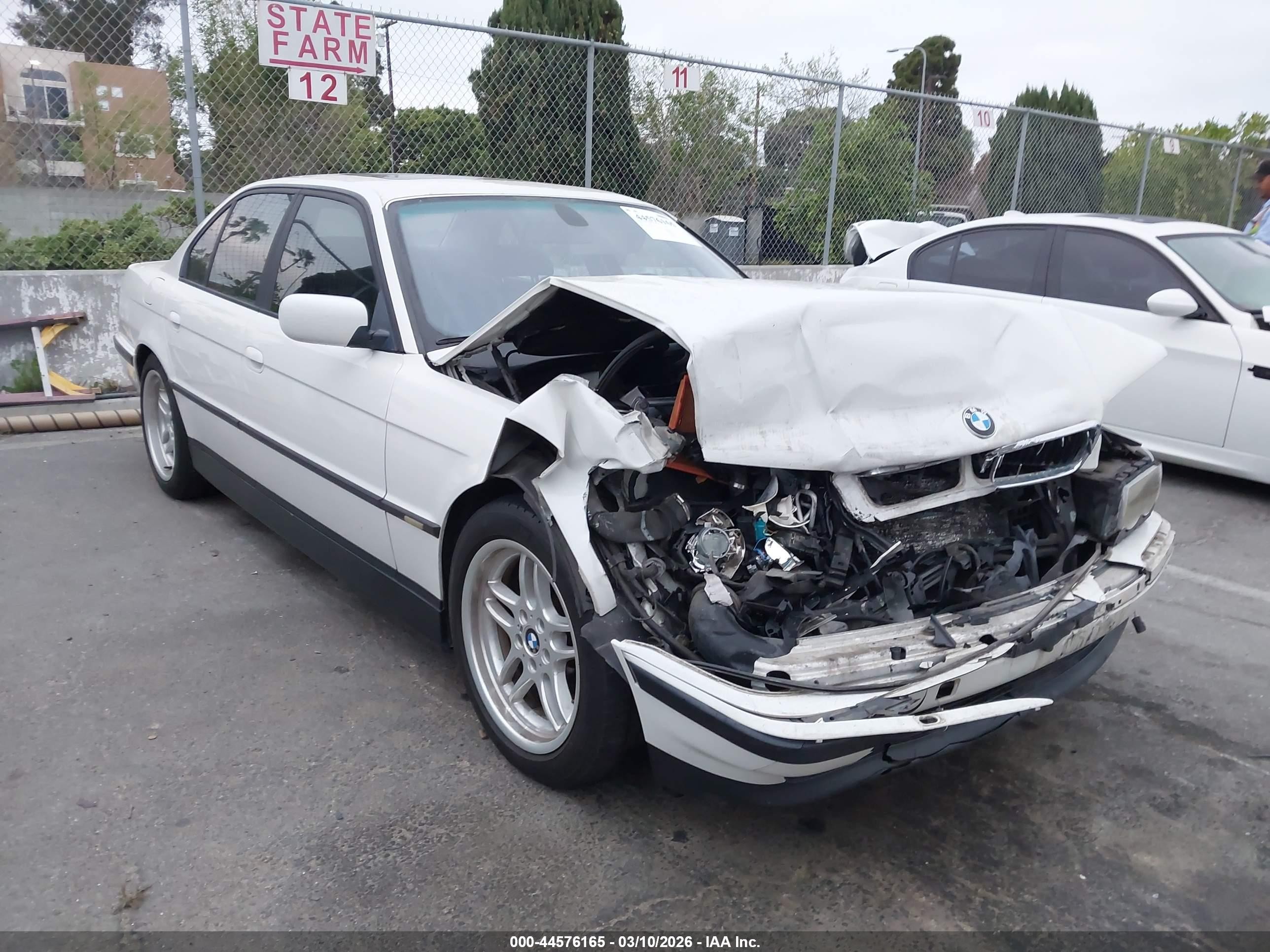 2000 Bmw 740ia   White vin: WBAGG8341YDN77628
