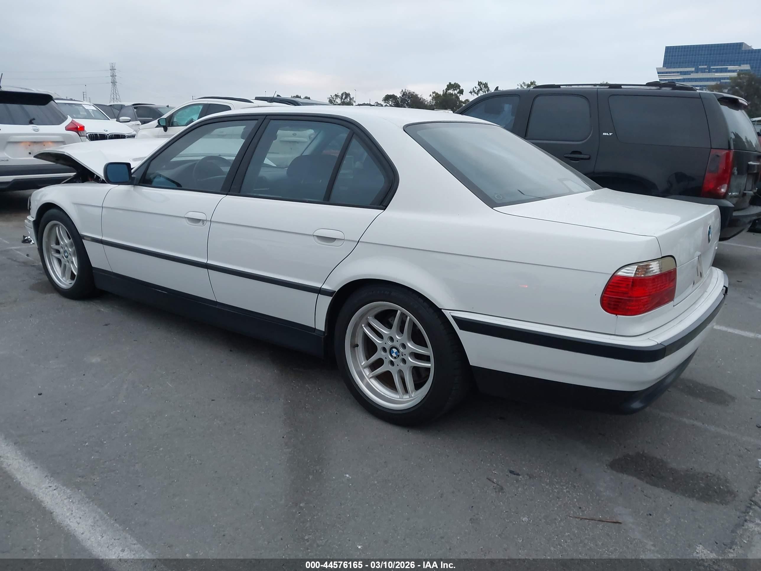 2000 Bmw 740ia   White vin: WBAGG8341YDN77628