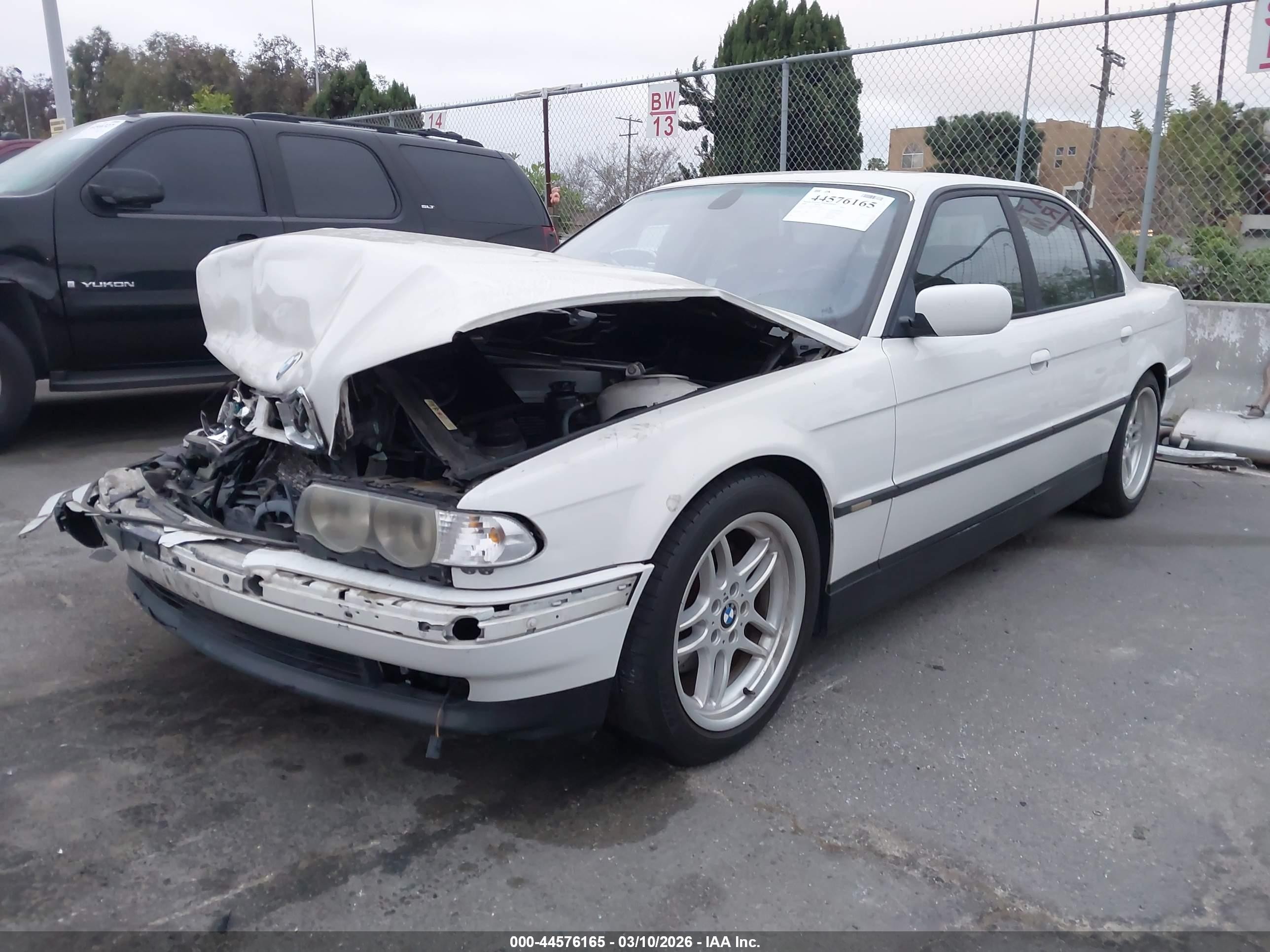 2000 Bmw 740ia   White vin: WBAGG8341YDN77628