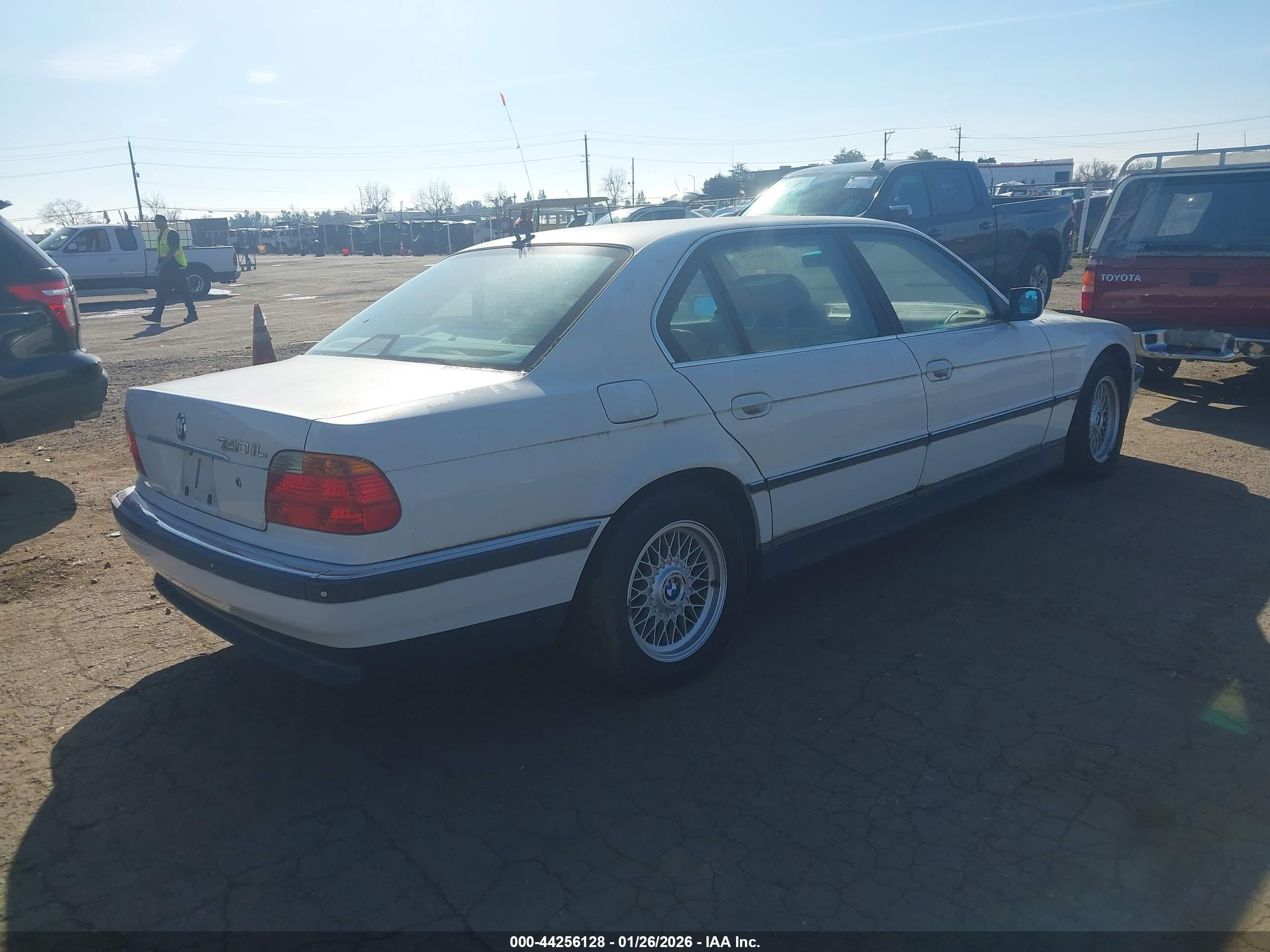 2000 Bmw 740il   White vin: WBAGH8342YDP13052