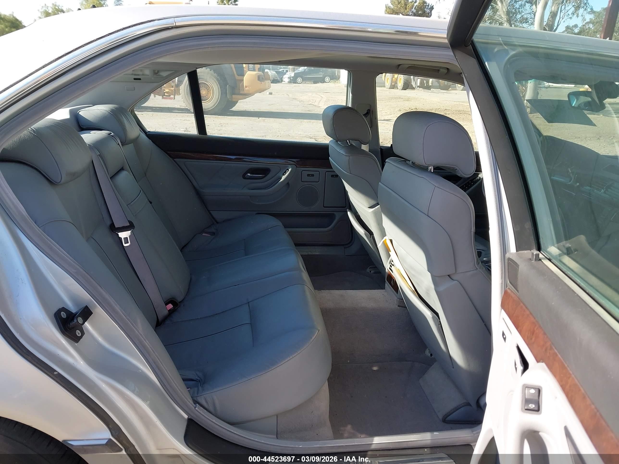 2001 Bmw 740il   Silver vin: WBAGH83431DP31307