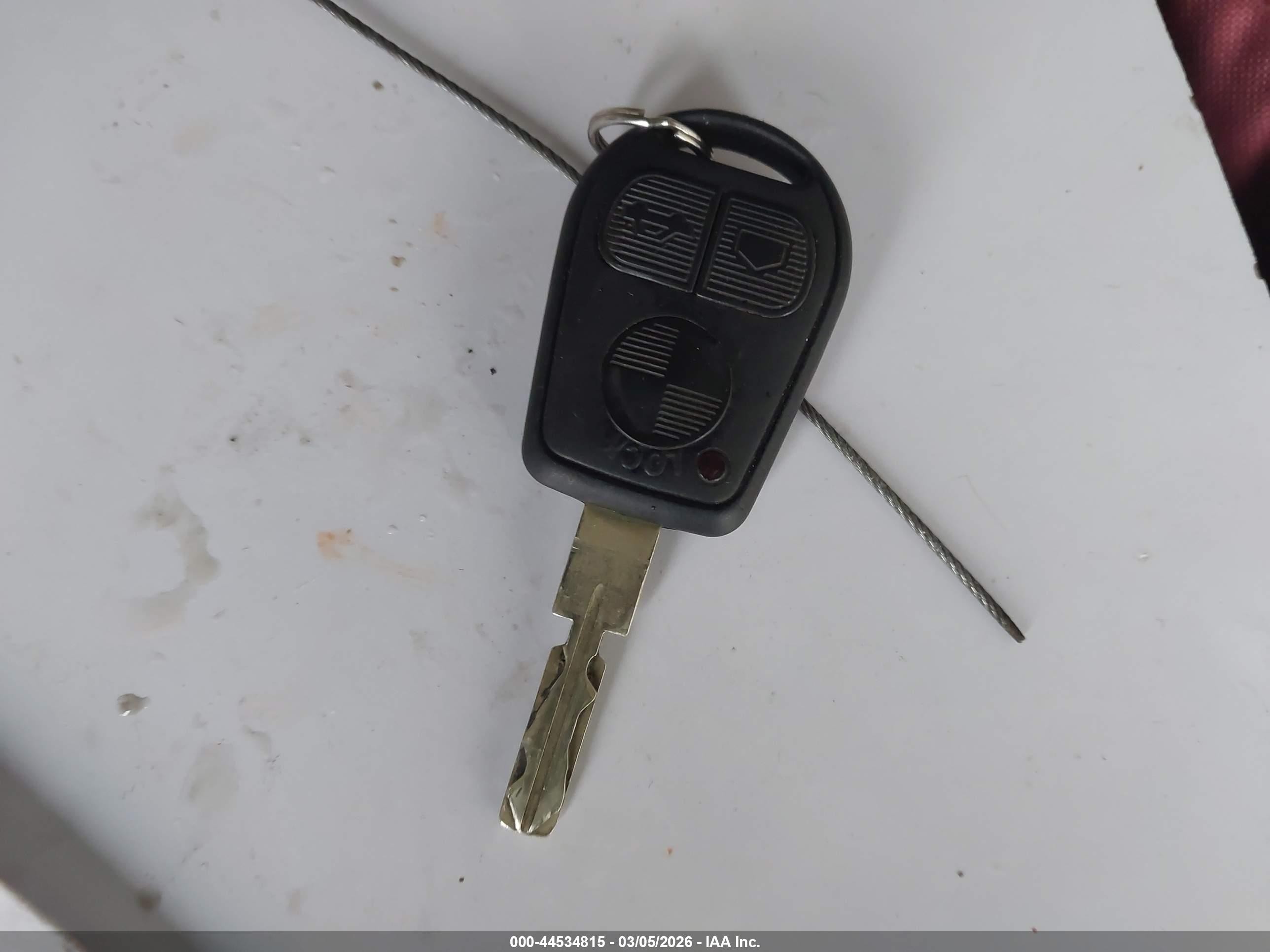 2000 Bmw 740il   Silver vin: WBAGH8343YDP08569
