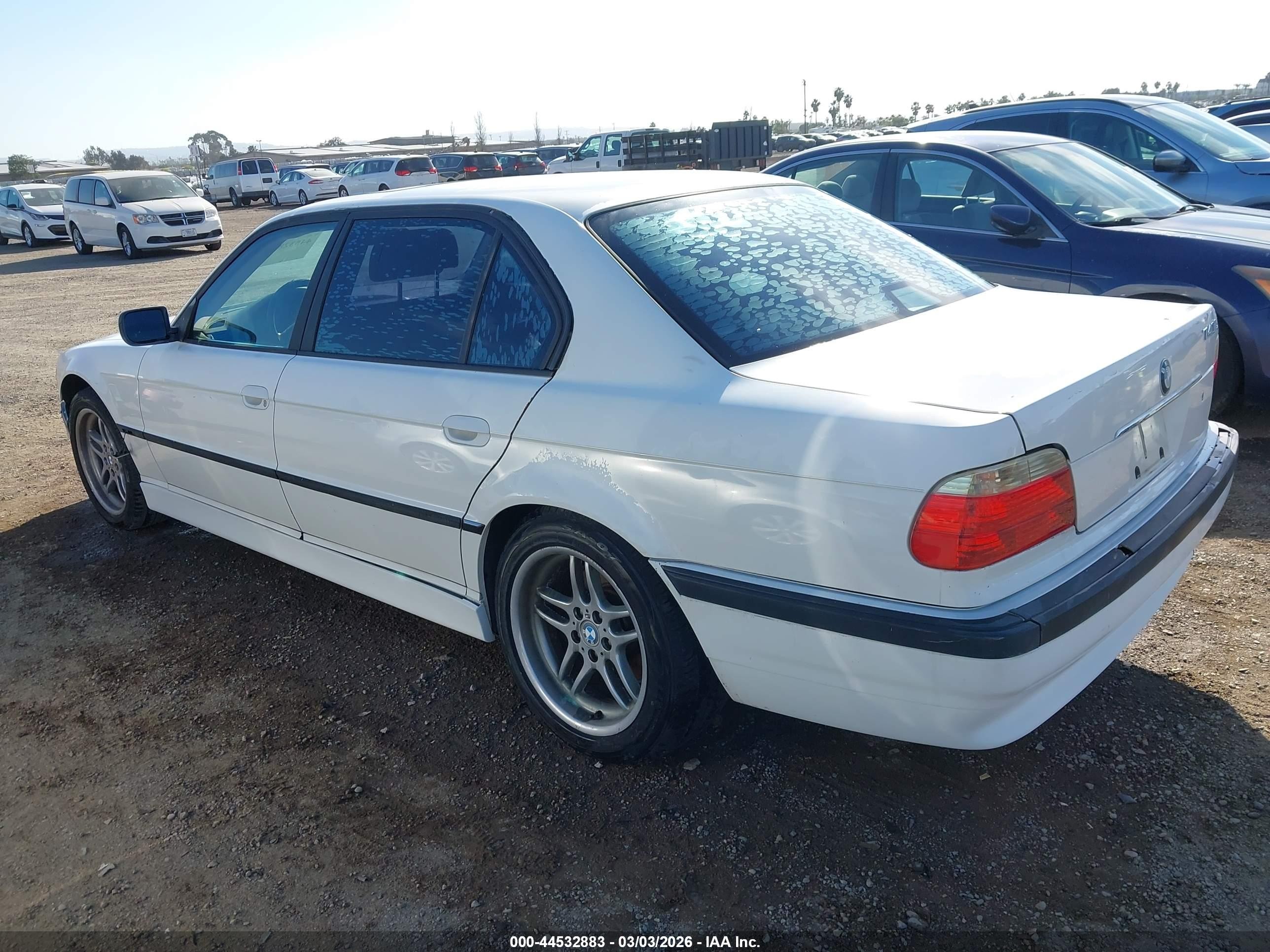 2000 Bmw 740il   White vin: WBAGH8344YDP14090
