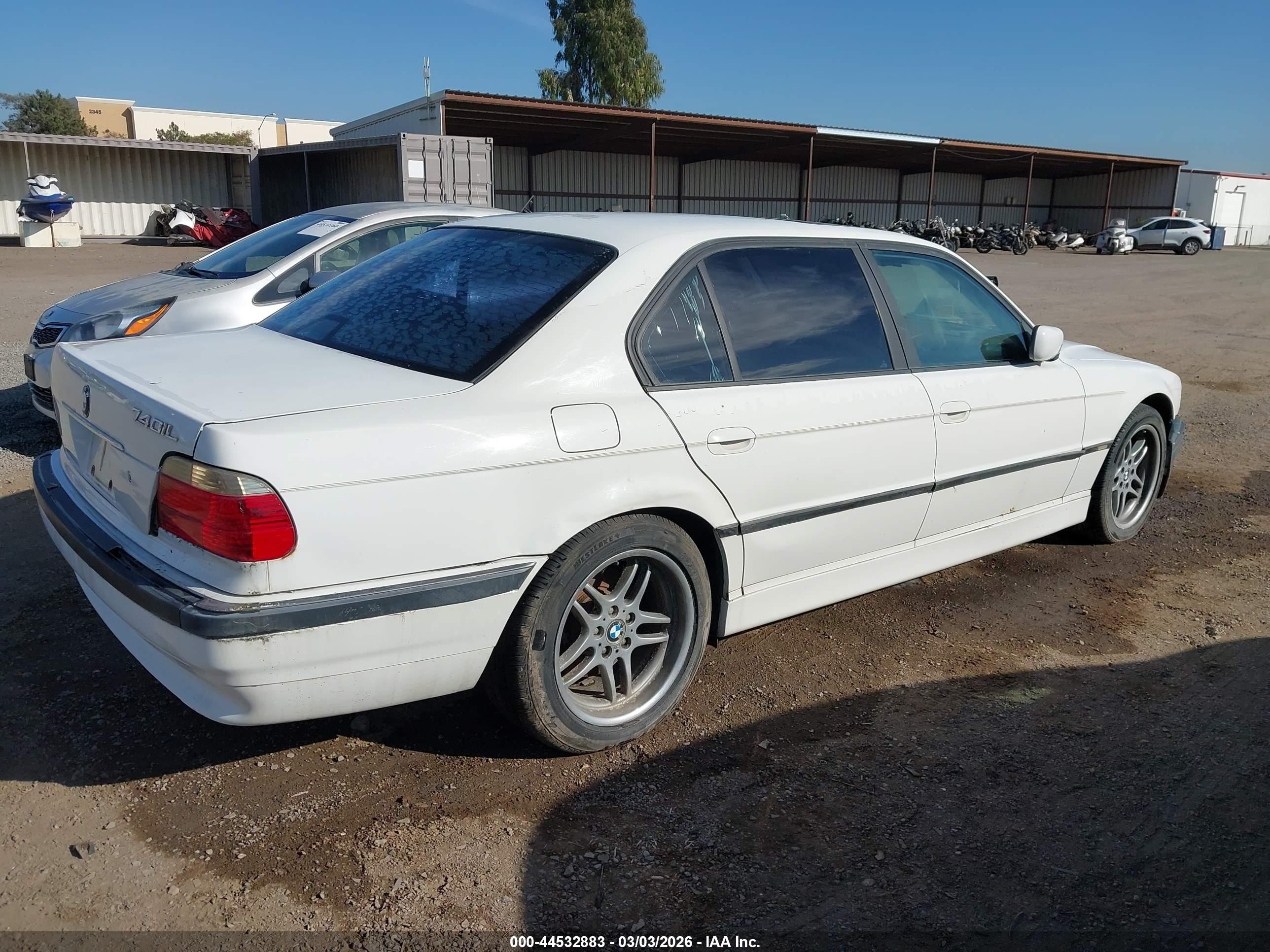 2000 Bmw 740il   White vin: WBAGH8344YDP14090
