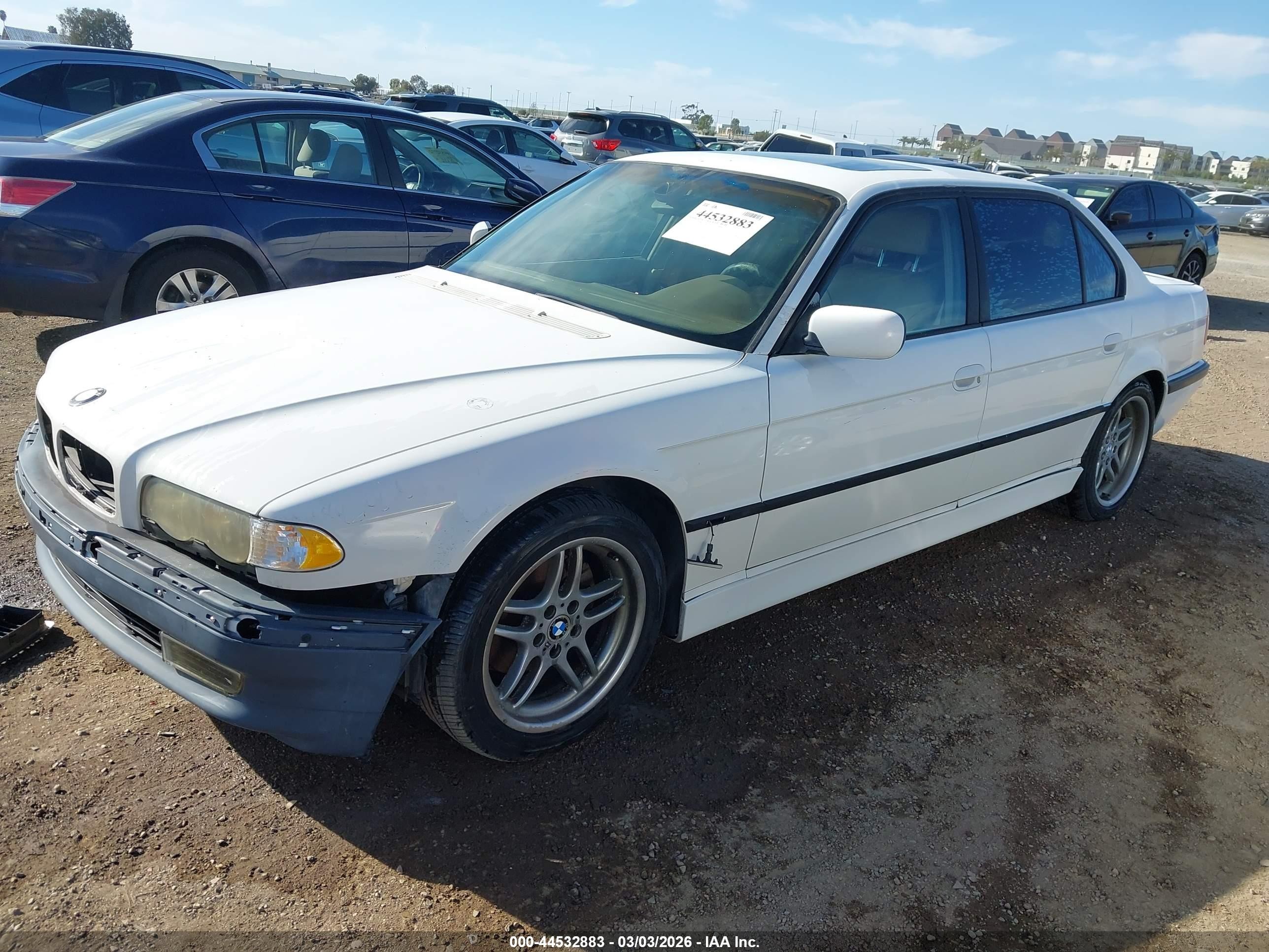 2000 Bmw 740il   White vin: WBAGH8344YDP14090