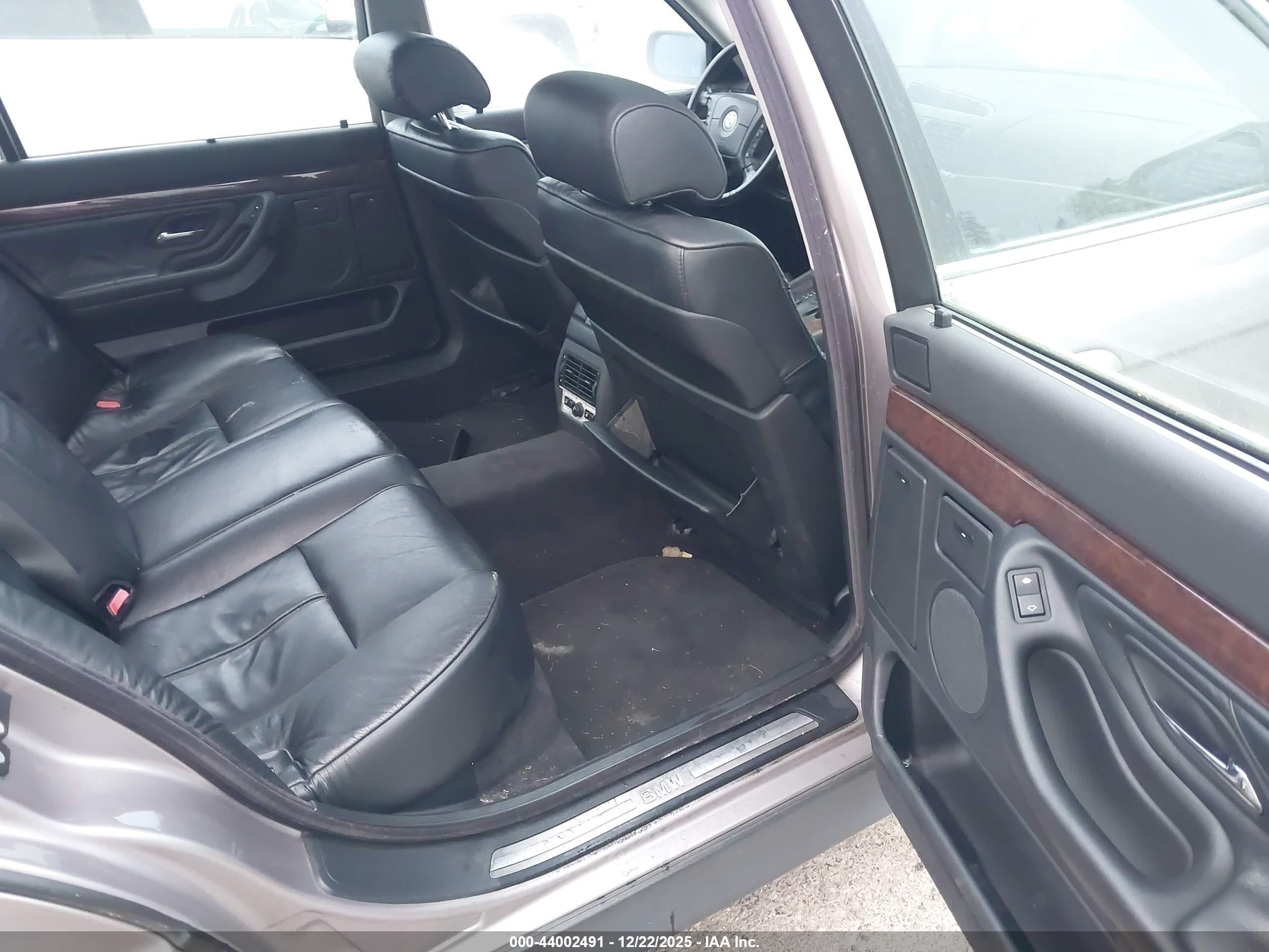 2000 Bmw 740il   Silver vin: WBAGH8344YDP16745