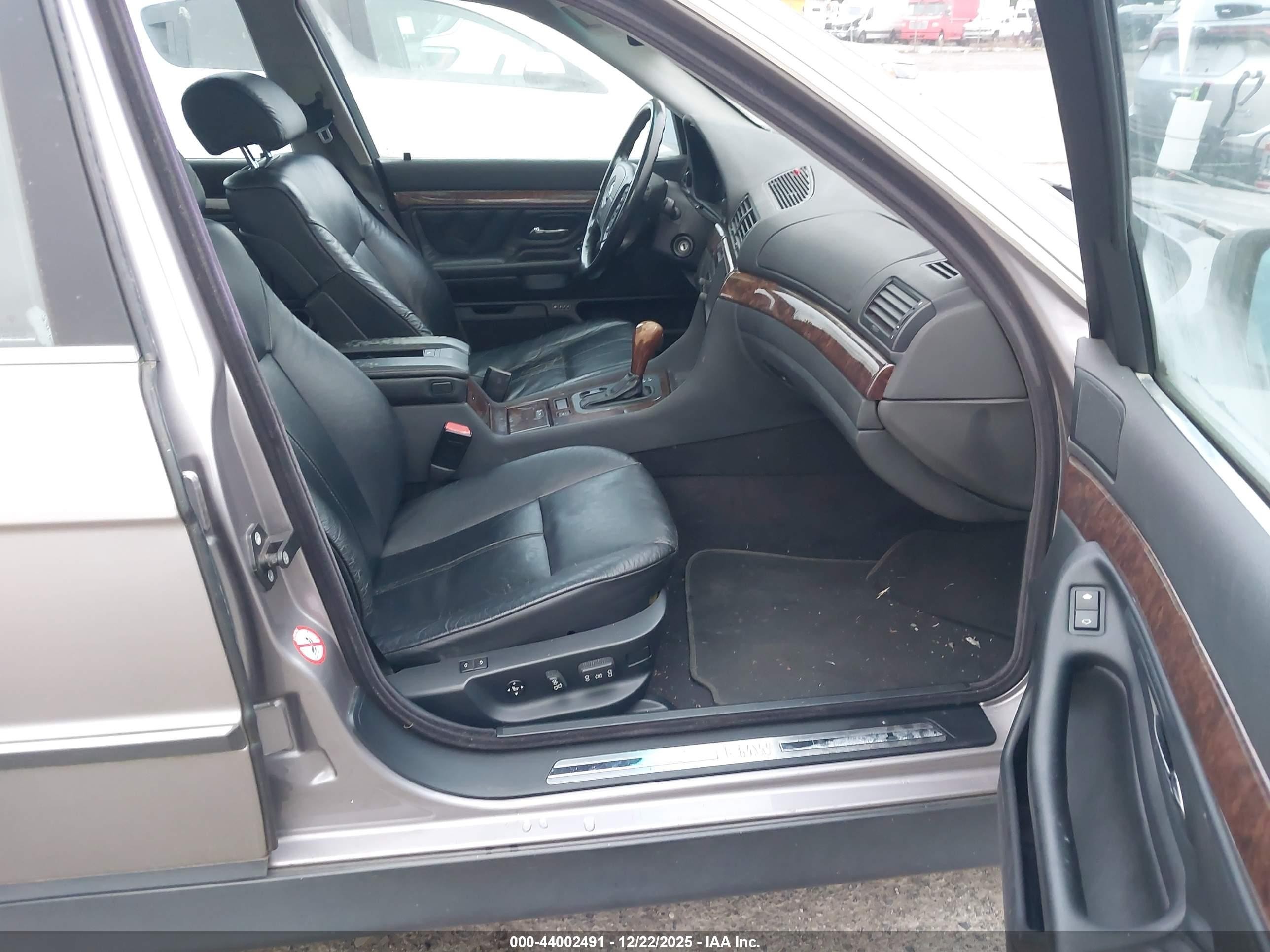 2000 Bmw 740il   Silver vin: WBAGH8344YDP16745