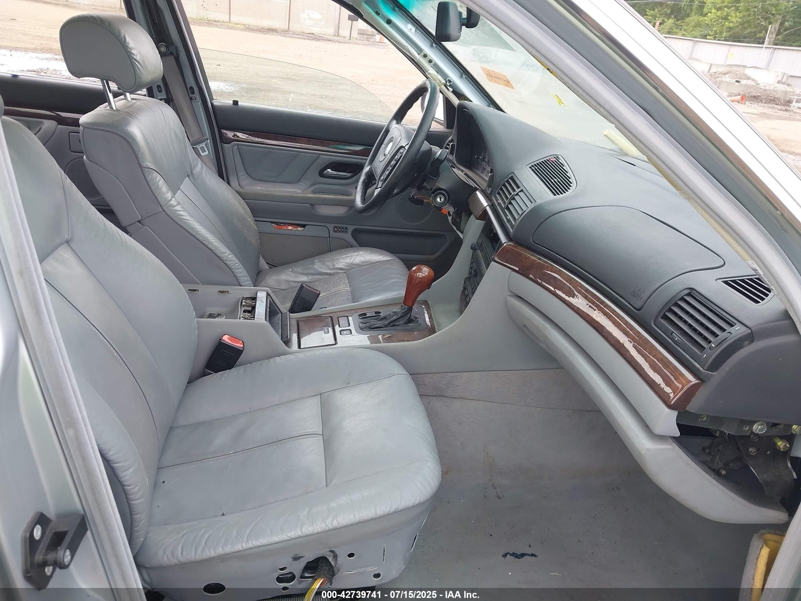 1998 Bmw 740il   Серебряный vin: WBAGJ8320WDM24428