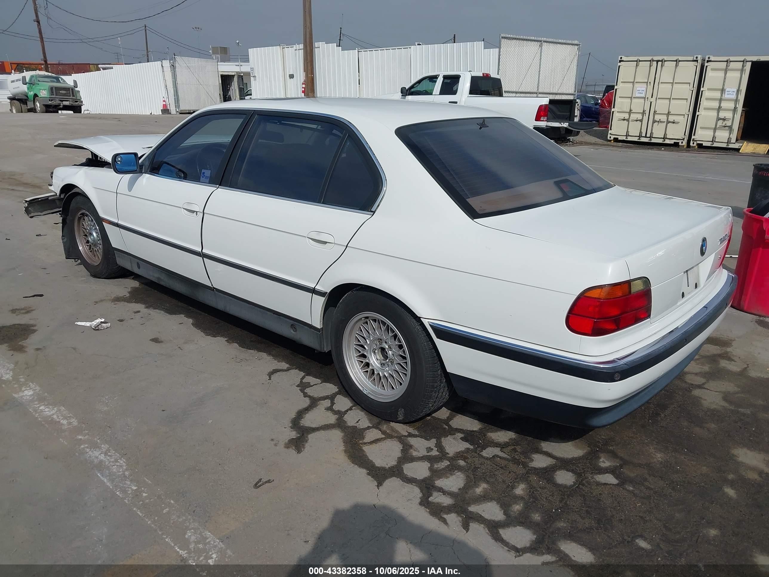 1998 Bmw 740il   White vin: WBAGJ8324WDM11763