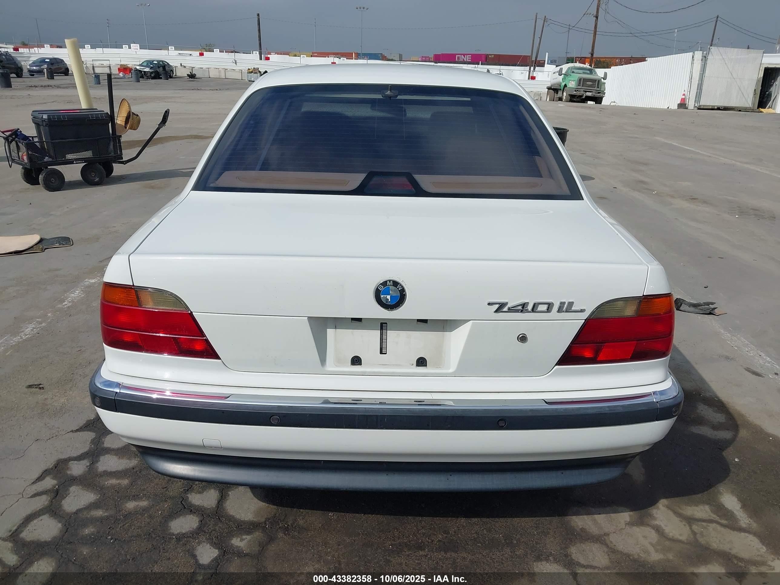 1998 Bmw 740il   White vin: WBAGJ8324WDM11763