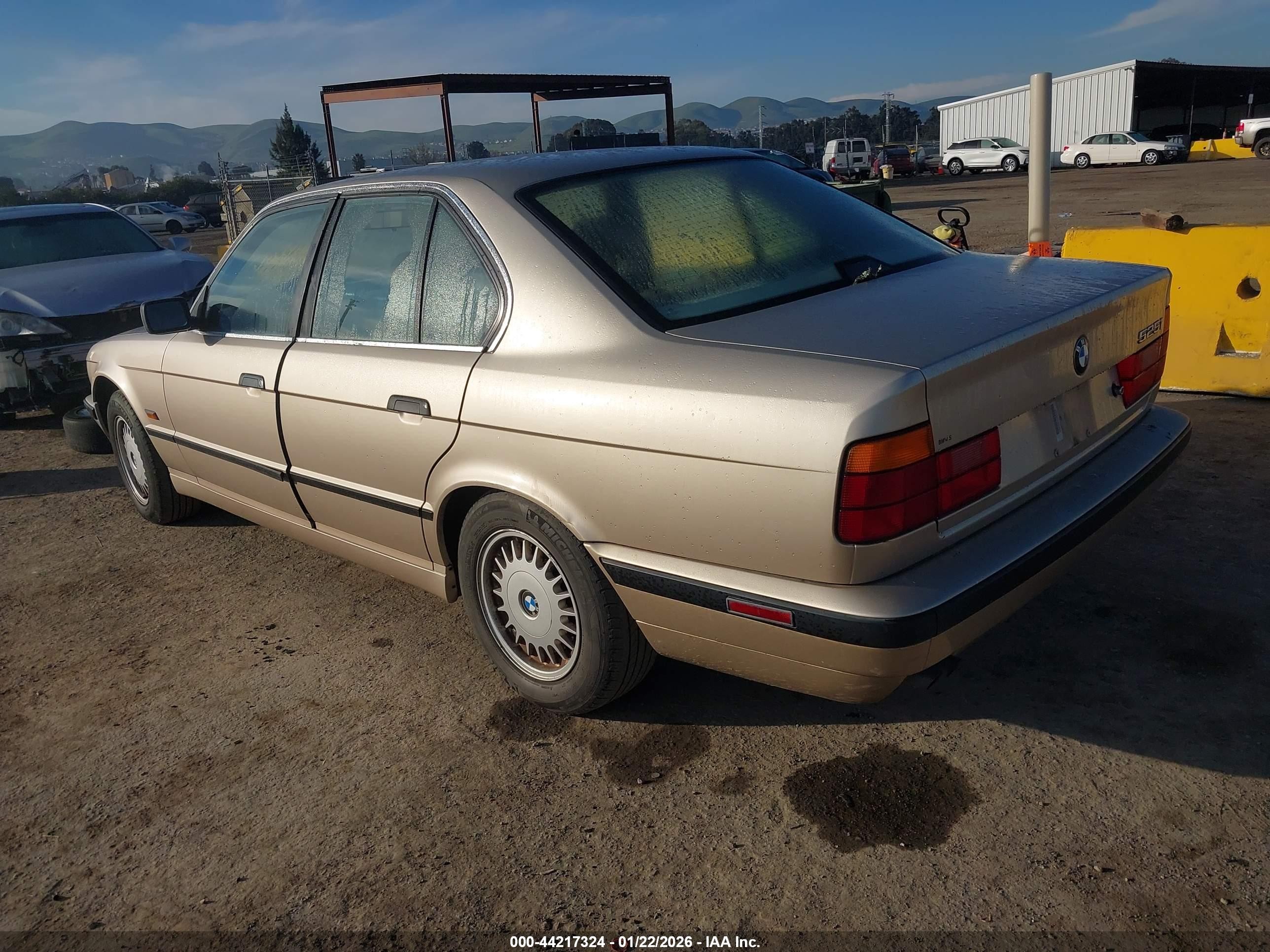 1995 Bmw 525 I Automatic Золотой vin: WBAHD6323SGK54123