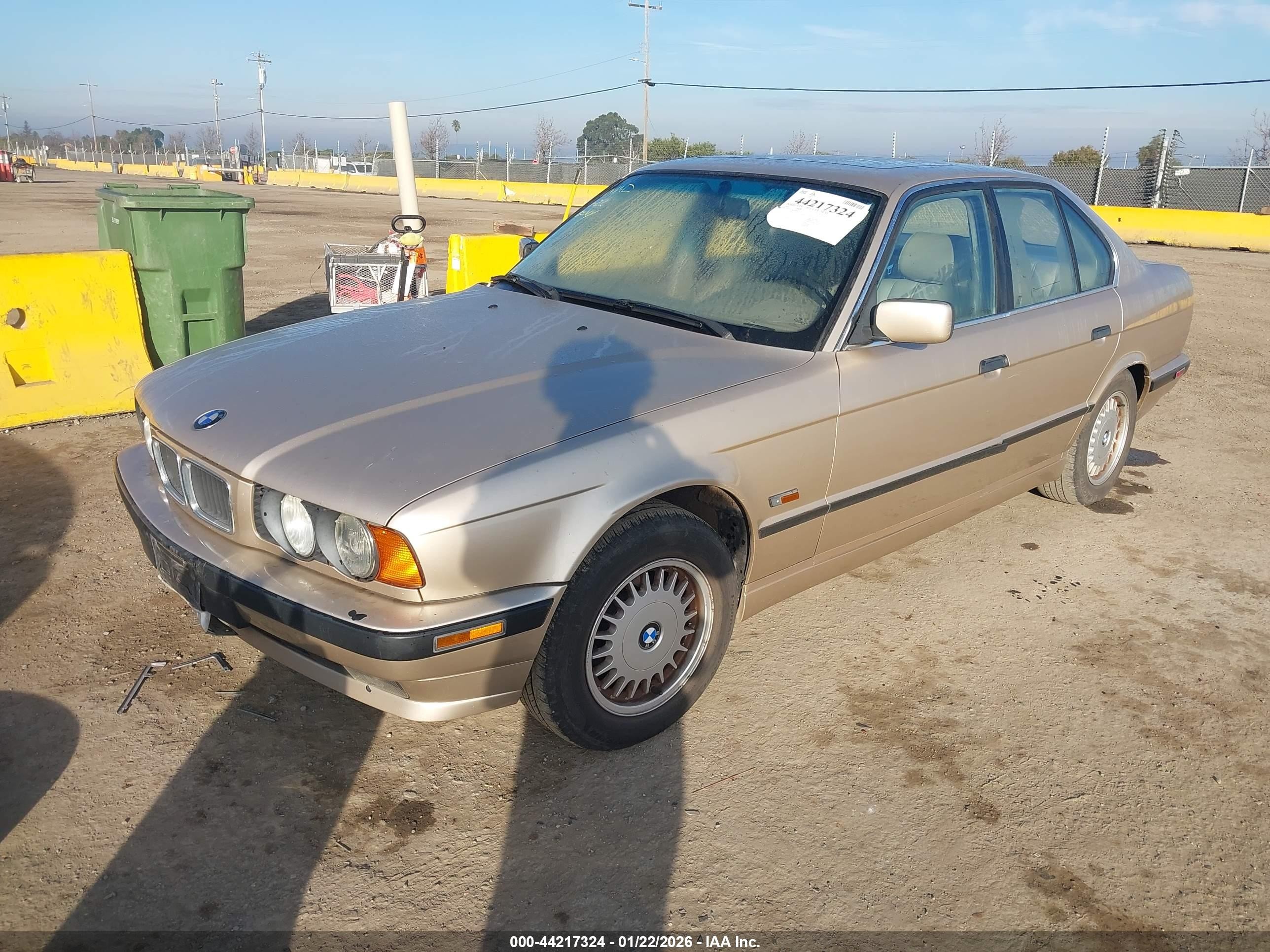 1995 Bmw 525 I Automatic Золотой vin: WBAHD6323SGK54123