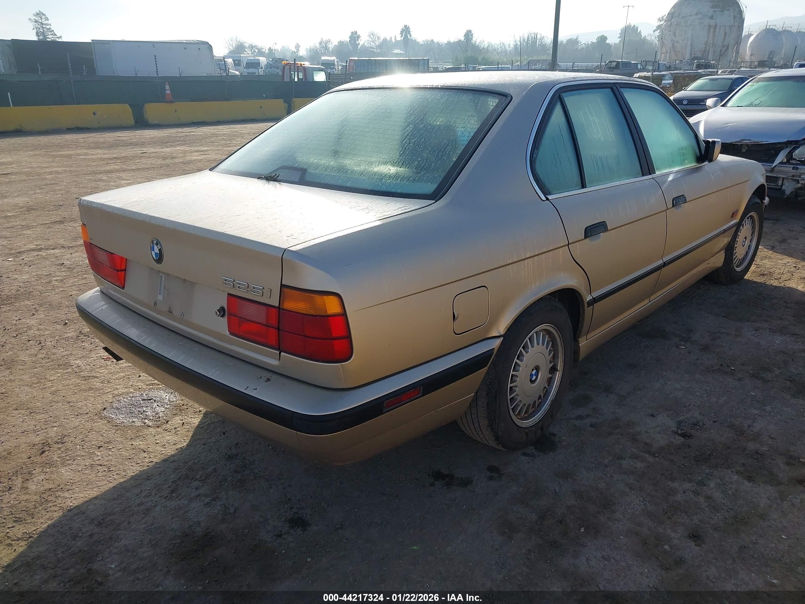 1995 Bmw 525 I Automatic Золотой vin: WBAHD6323SGK54123