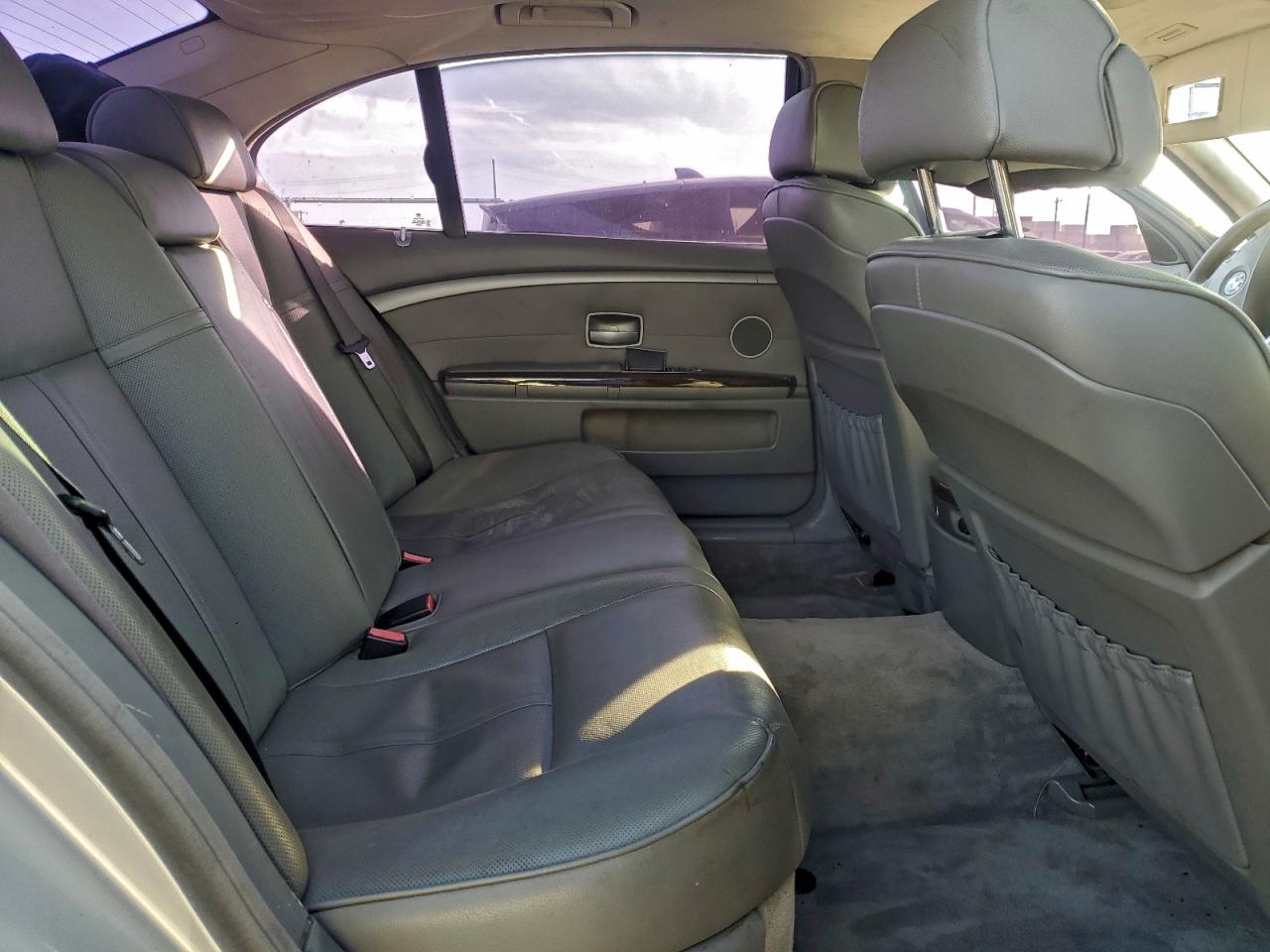 2007 Bmw 750 Silver vin: WBAHN83507DT76983