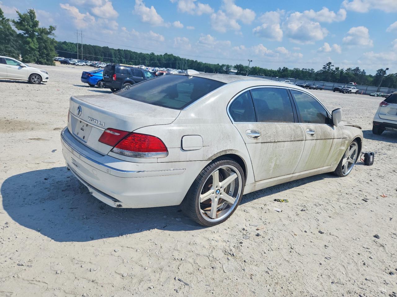 2007 Bmw 750 White vin: WBAHN83517DT74546