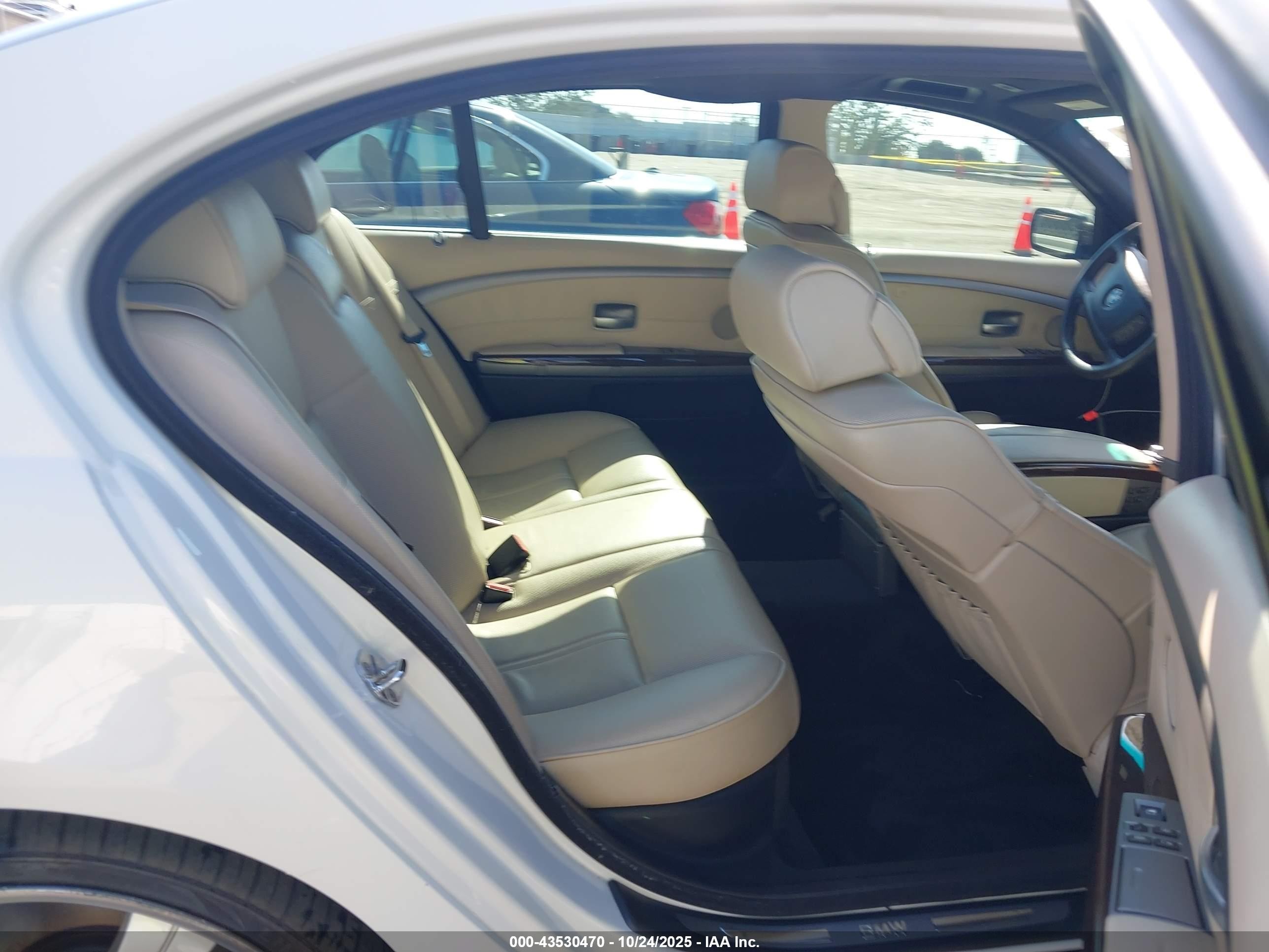 2007 Bmw 750li   White vin: WBAHN83557DT66840